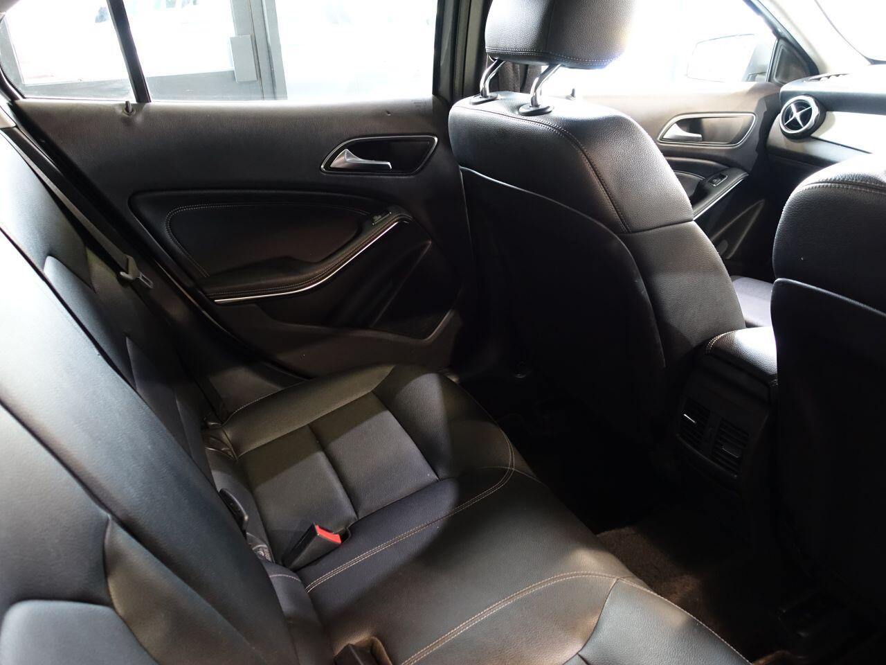 Mercedes-benz GLA - Image 14