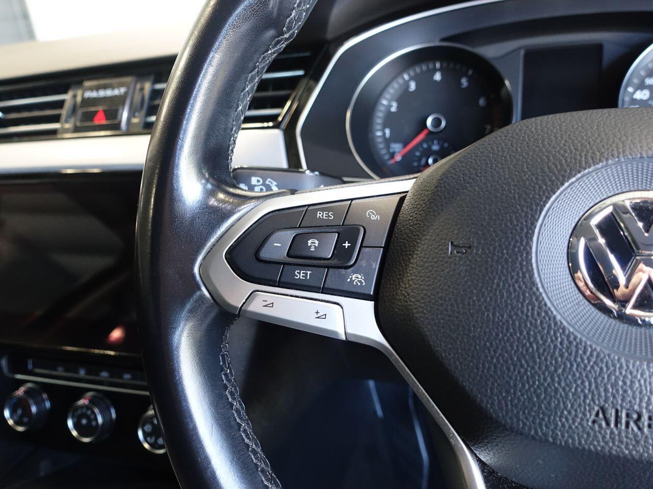 Volkswagen Passat - Image 19