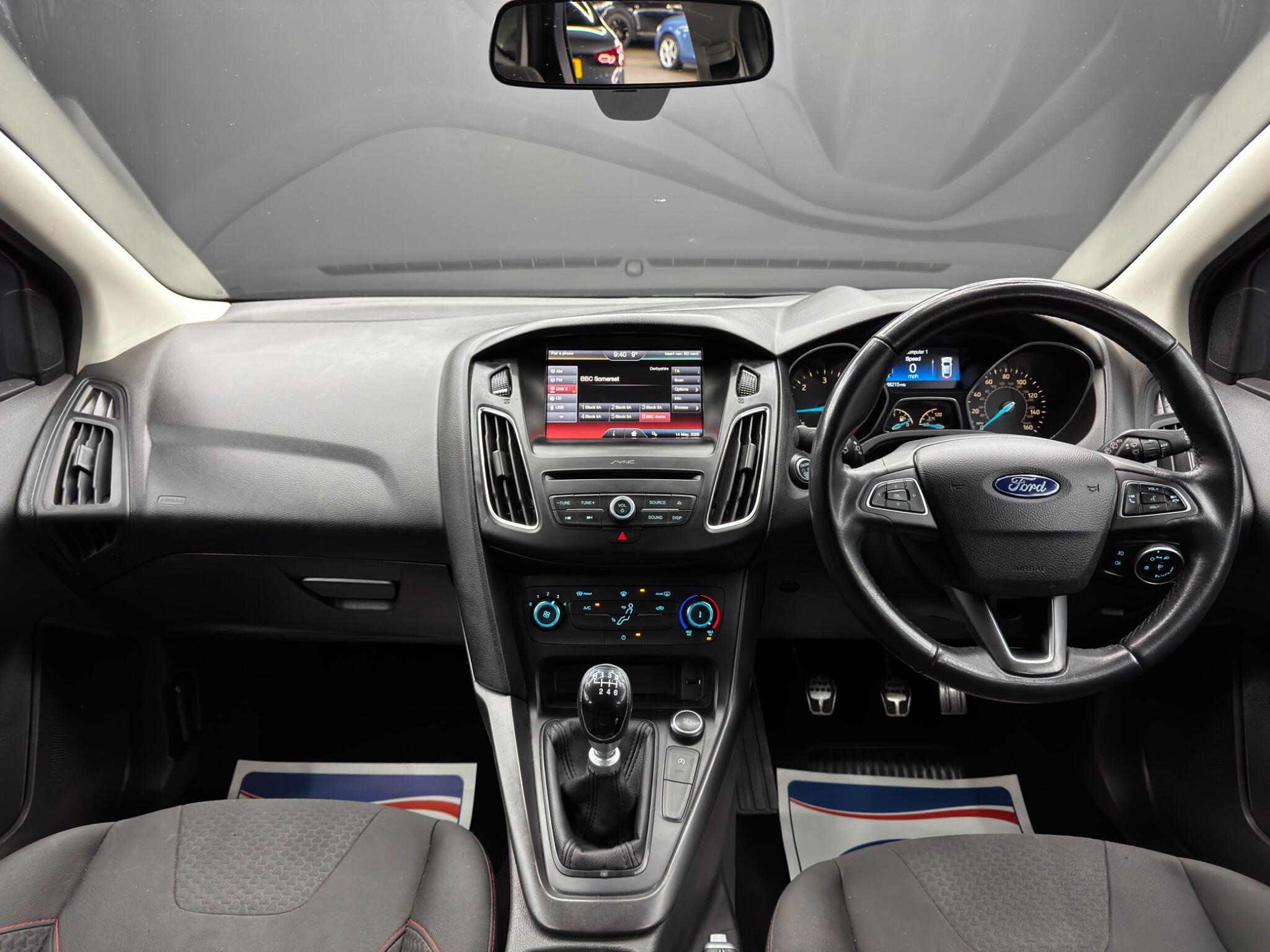 Ford Focus - Image 10