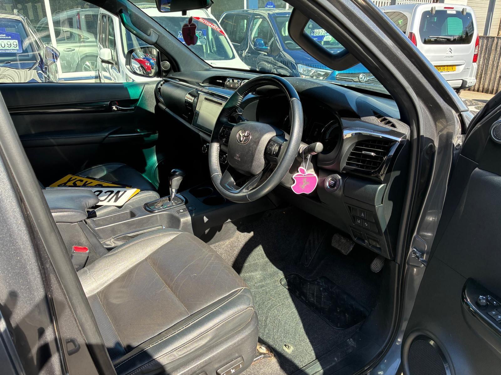 Toyota Hilux - Image 5