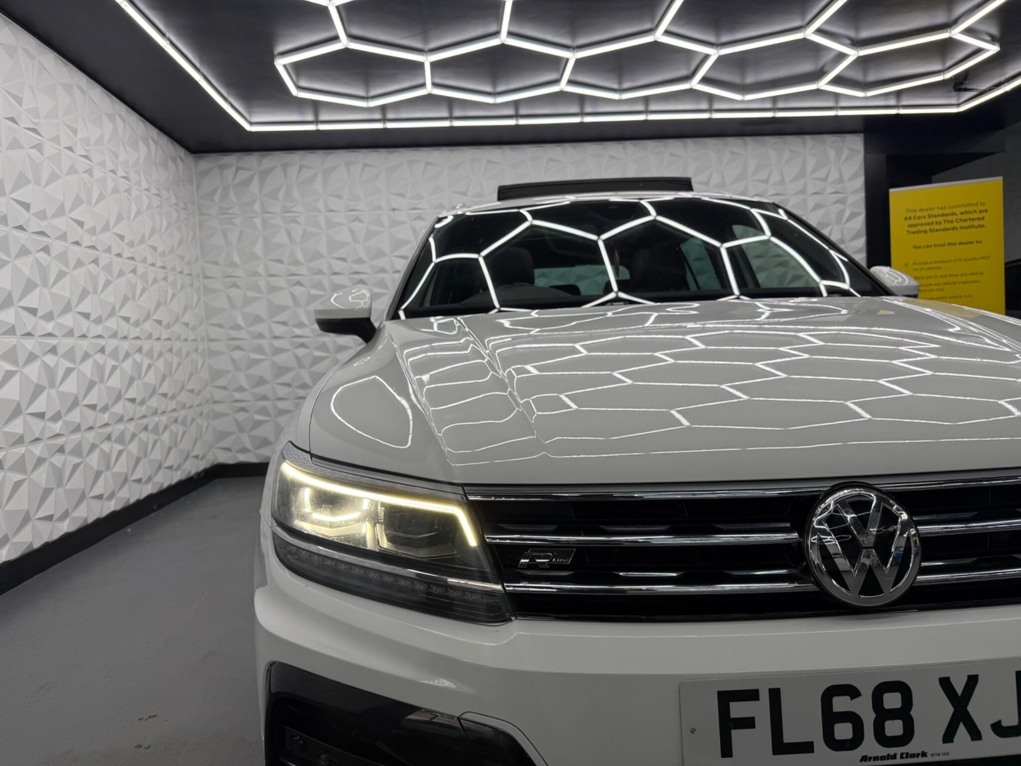 Volkswagen Tiguan - Image 12