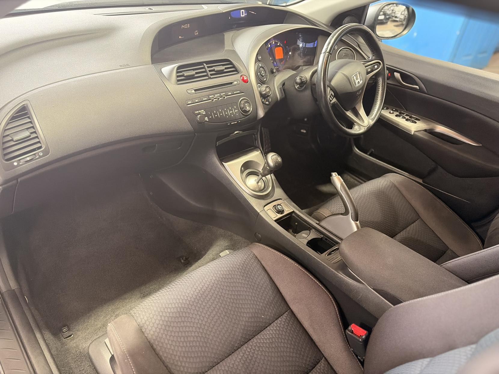 Honda Civic - Image 17