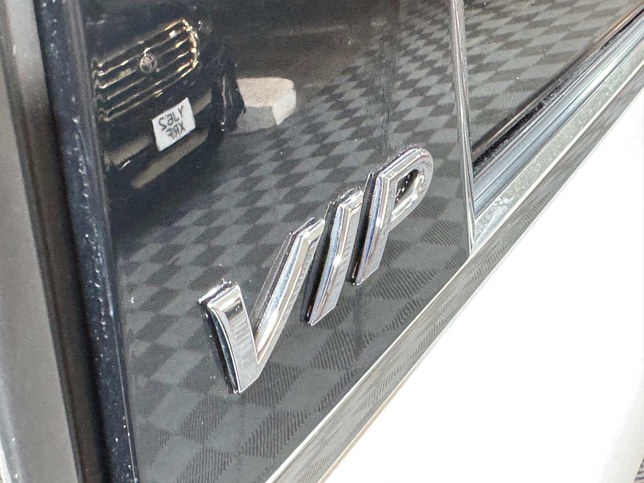 Nissan Elgrand - Image 16