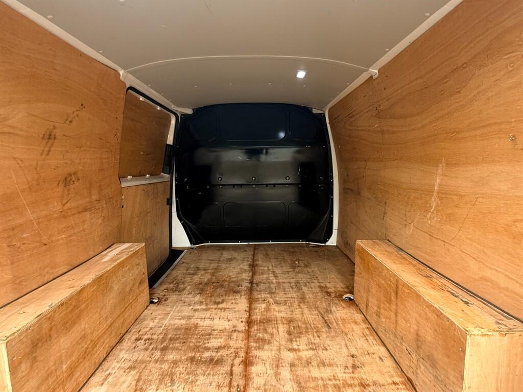 Volkswagen Transporter - Image 9