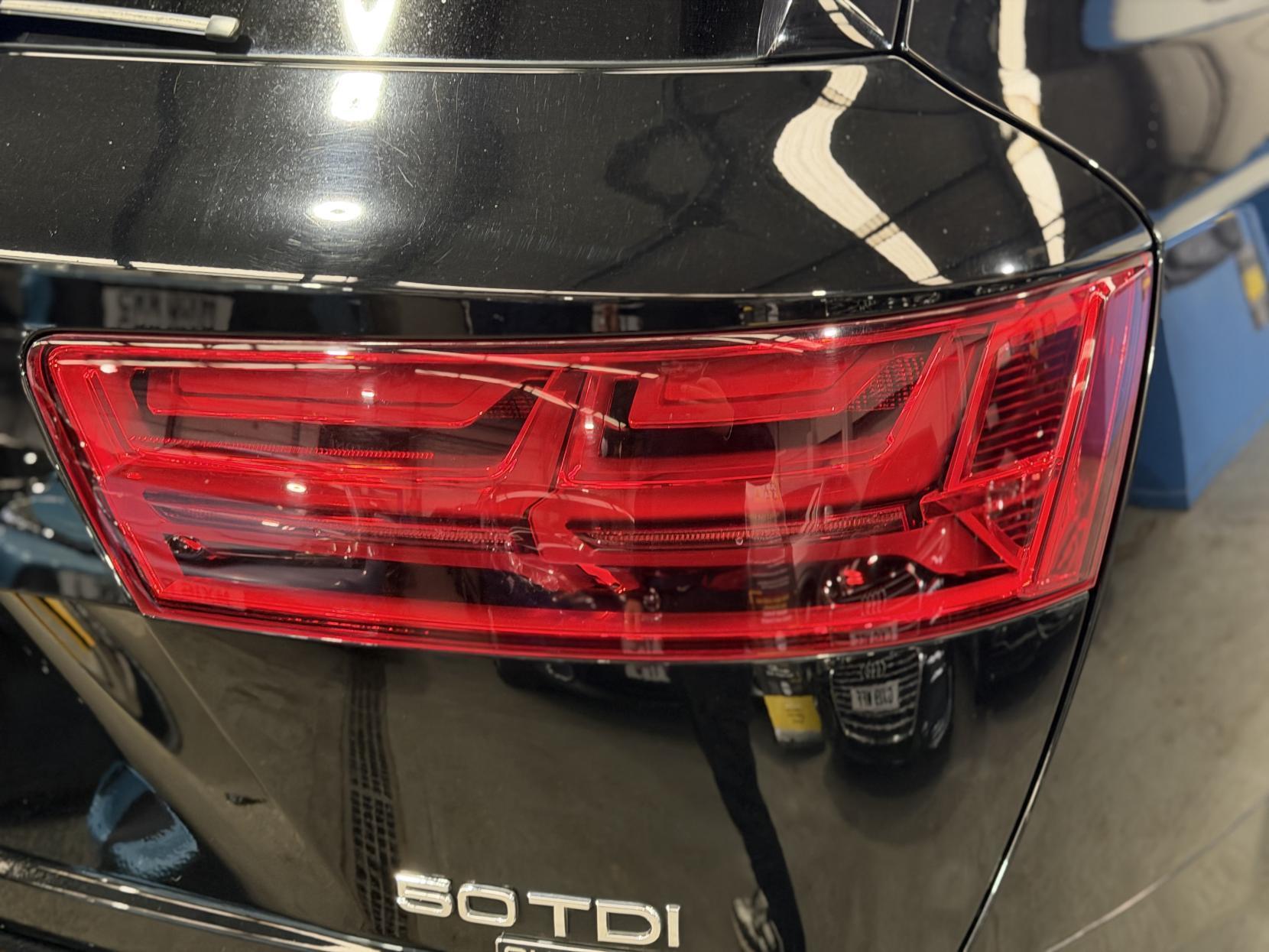 Audi Q7 - Image 12