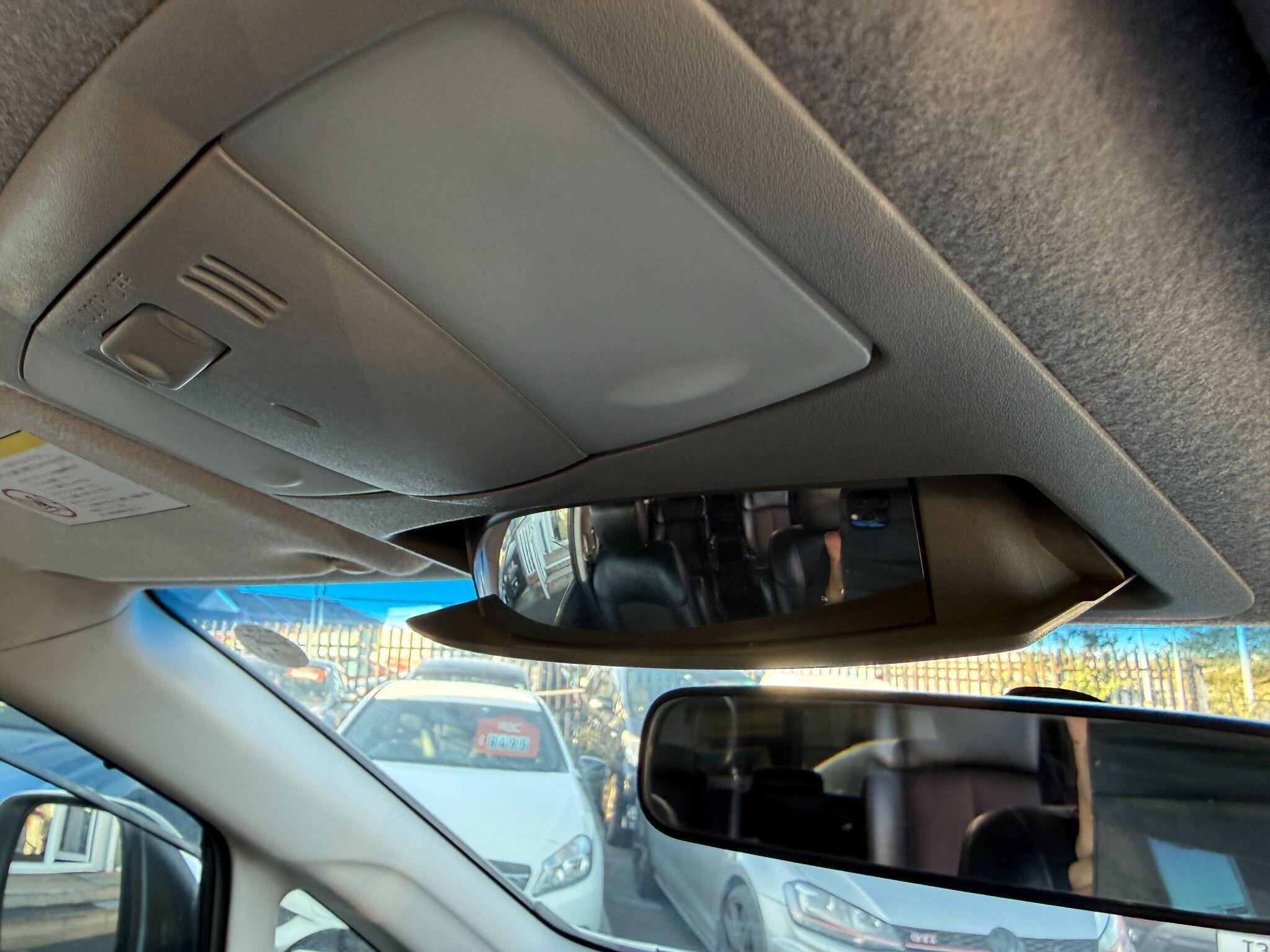 Nissan Elgrand - Image 61