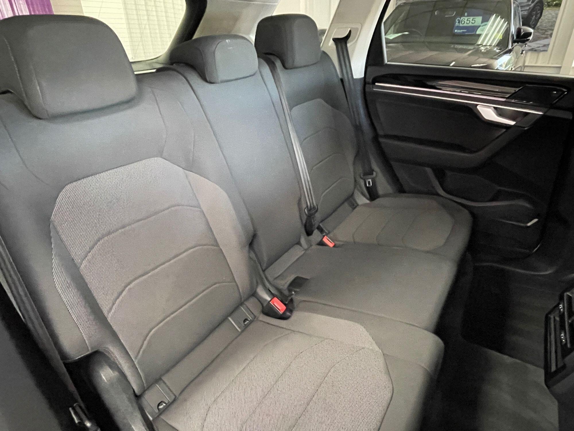 Volkswagen Touareg - Image 27