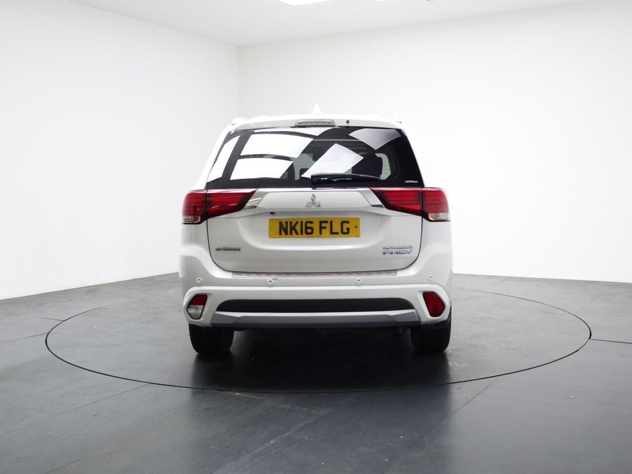 Mitsubishi Outlander - Image 11