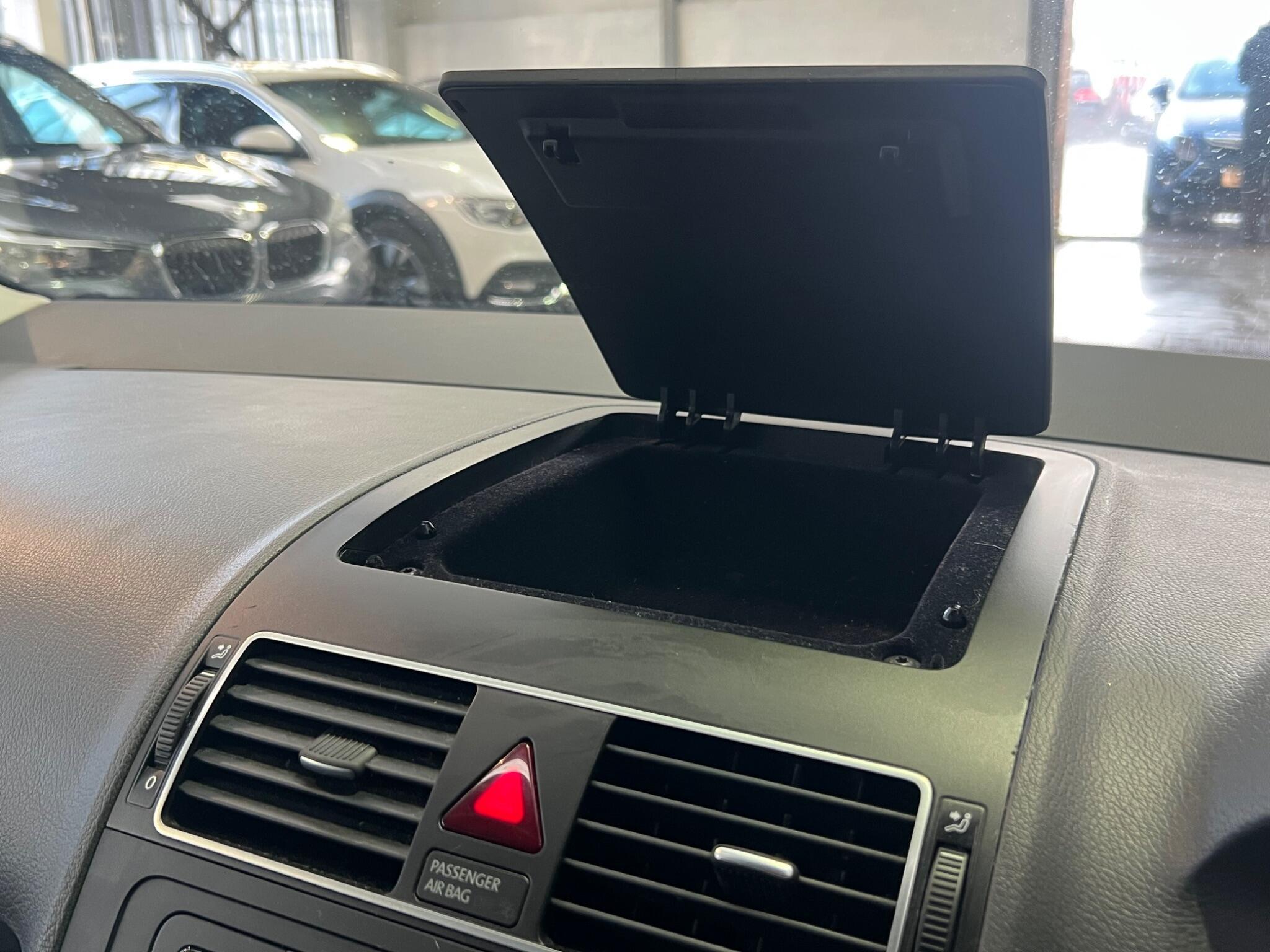 Volkswagen Touran - Image 38