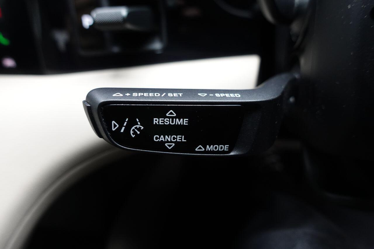 Porsche Taycan - Image 33