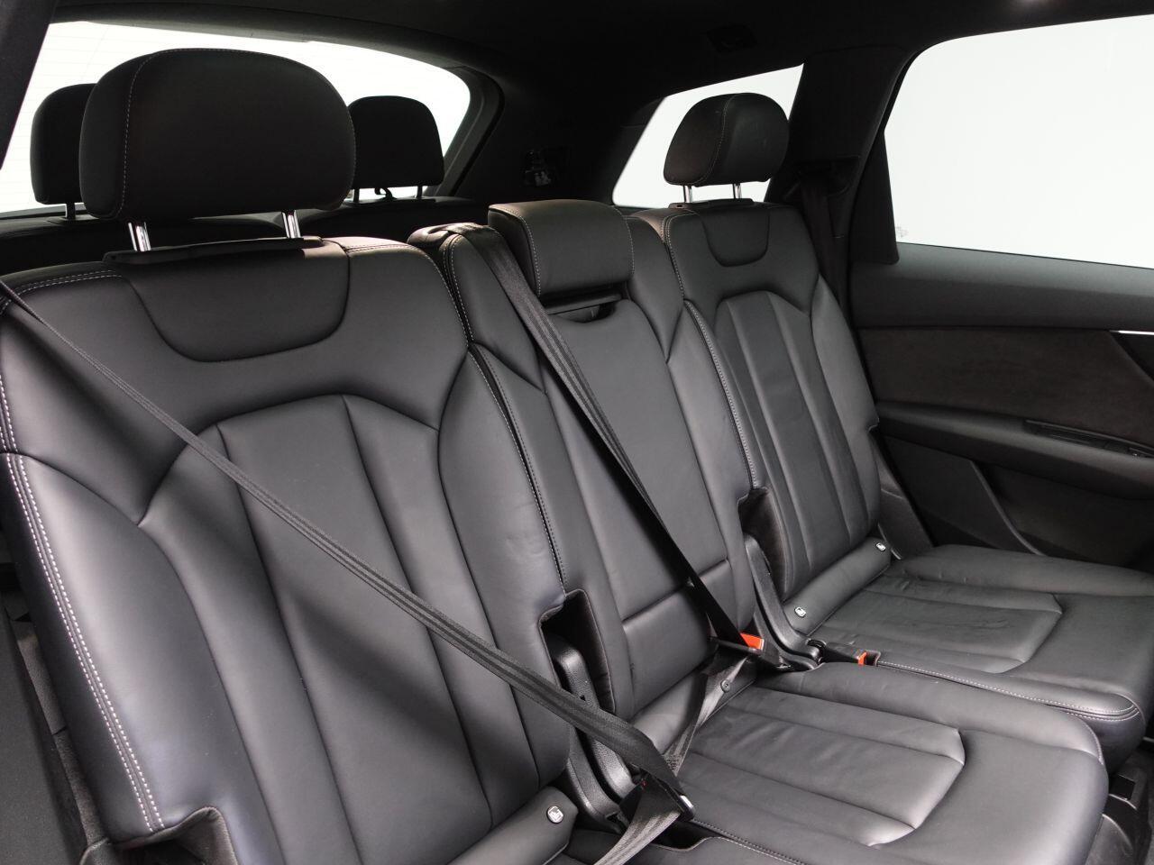 Audi Q7 - Image 18