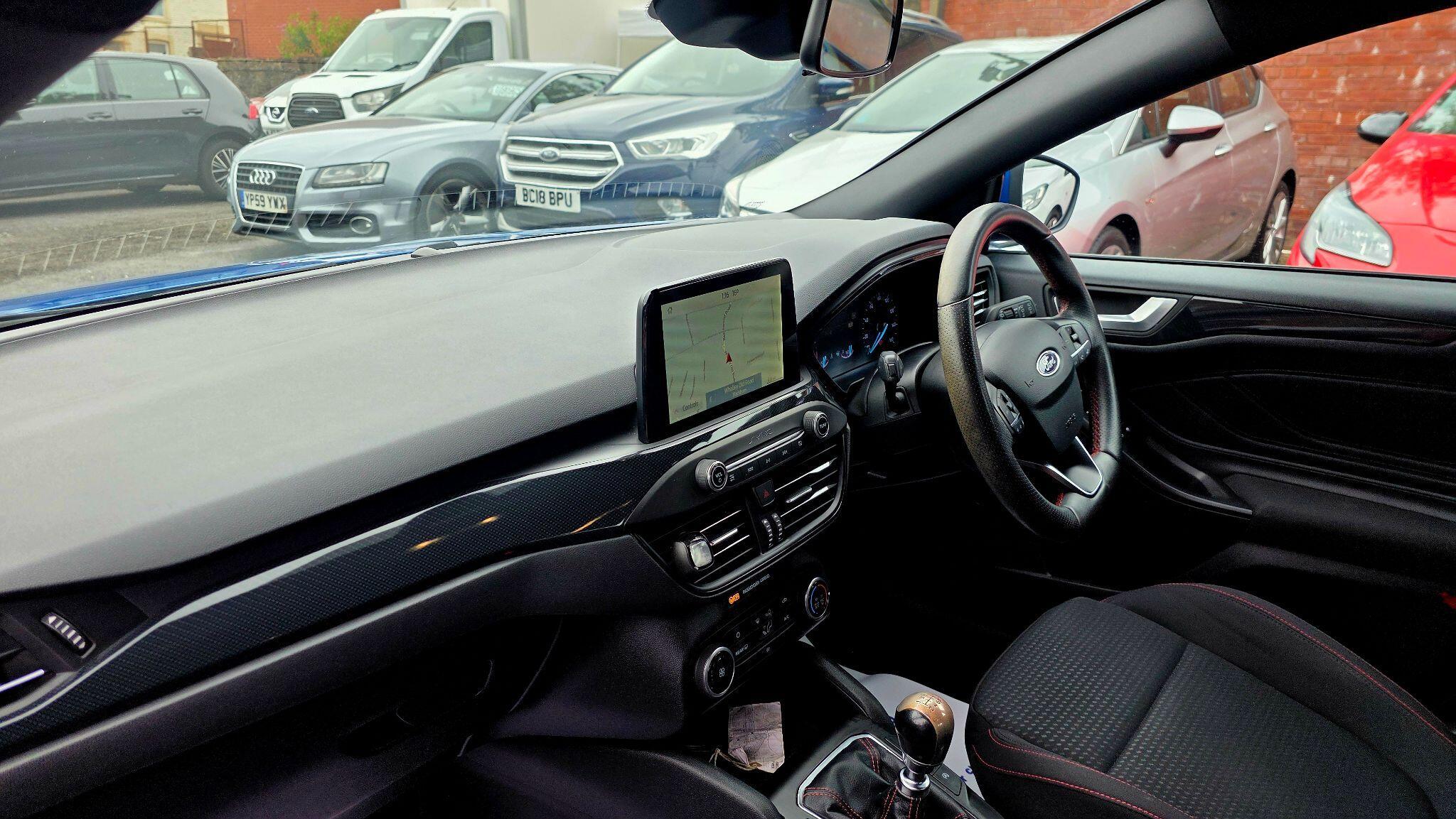Ford Focus - Image 13