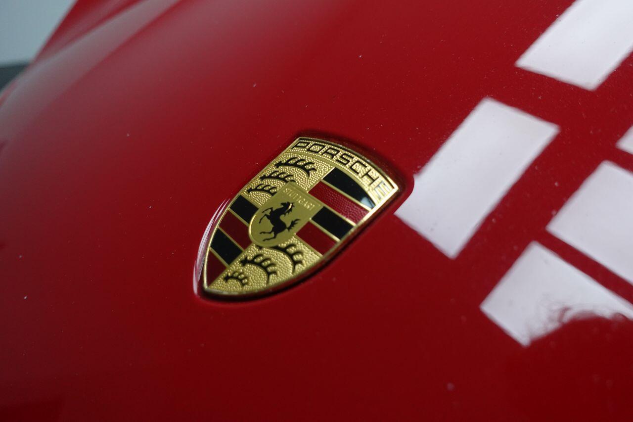 Porsche Taycan - Image 9