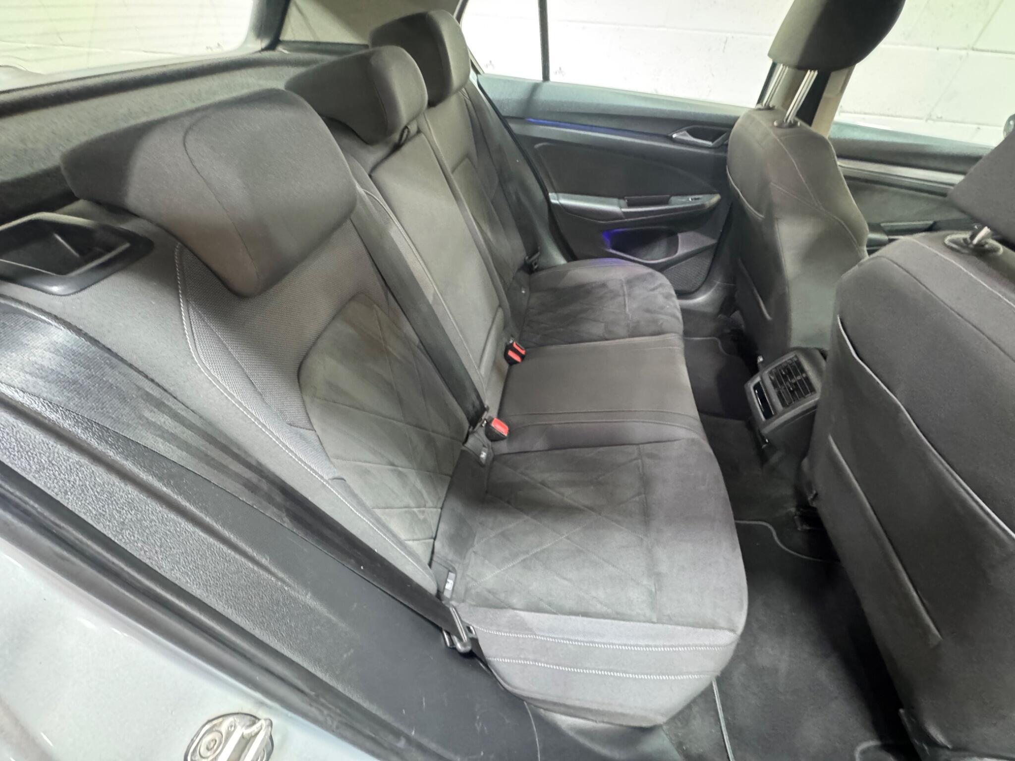 Volkswagen Golf - Image 11