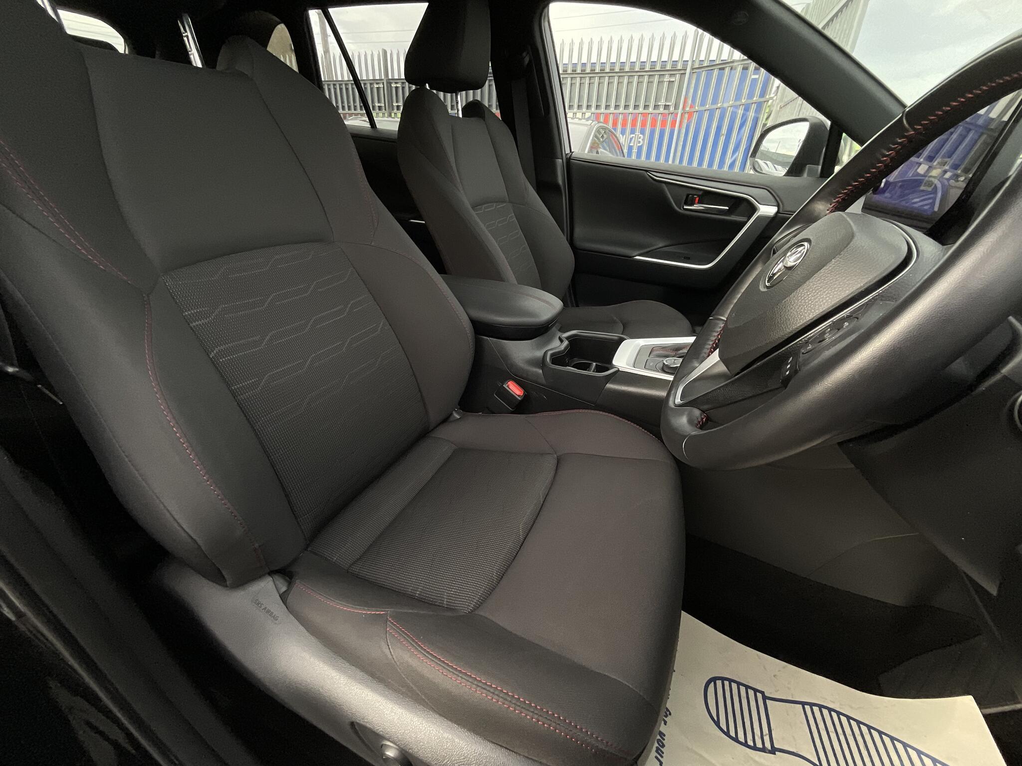 Toyota RAV4 - Image 8