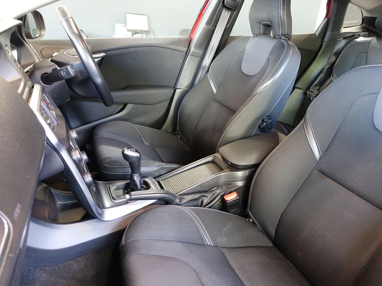 Volvo V40 - Image 12