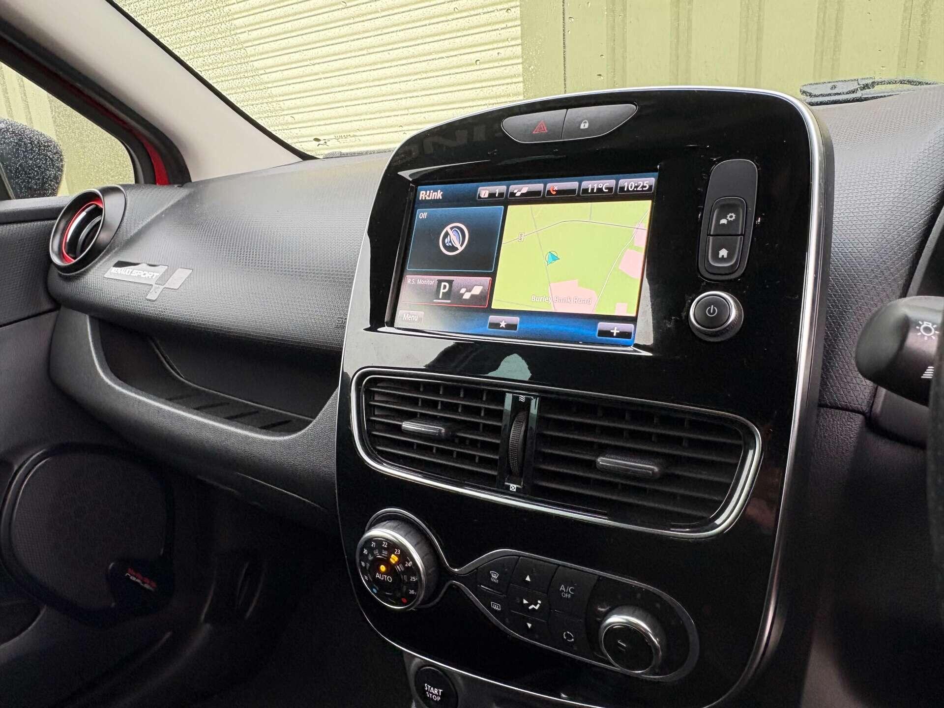 Renault Clio - Image 18