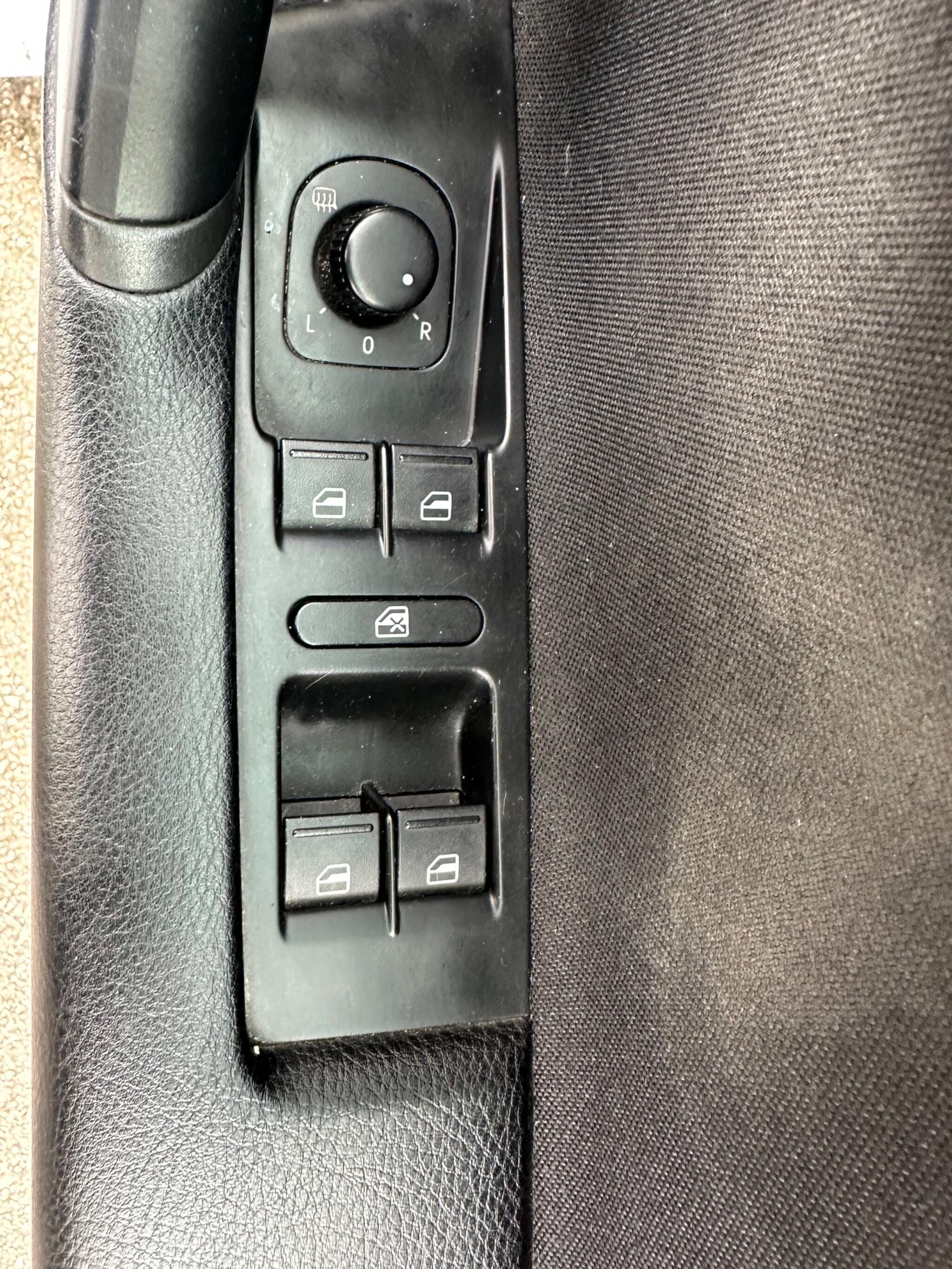 Volkswagen Passat - Image 31