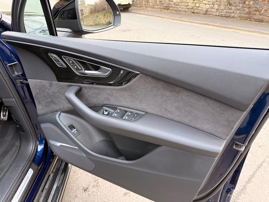Audi Q7 - Image 42