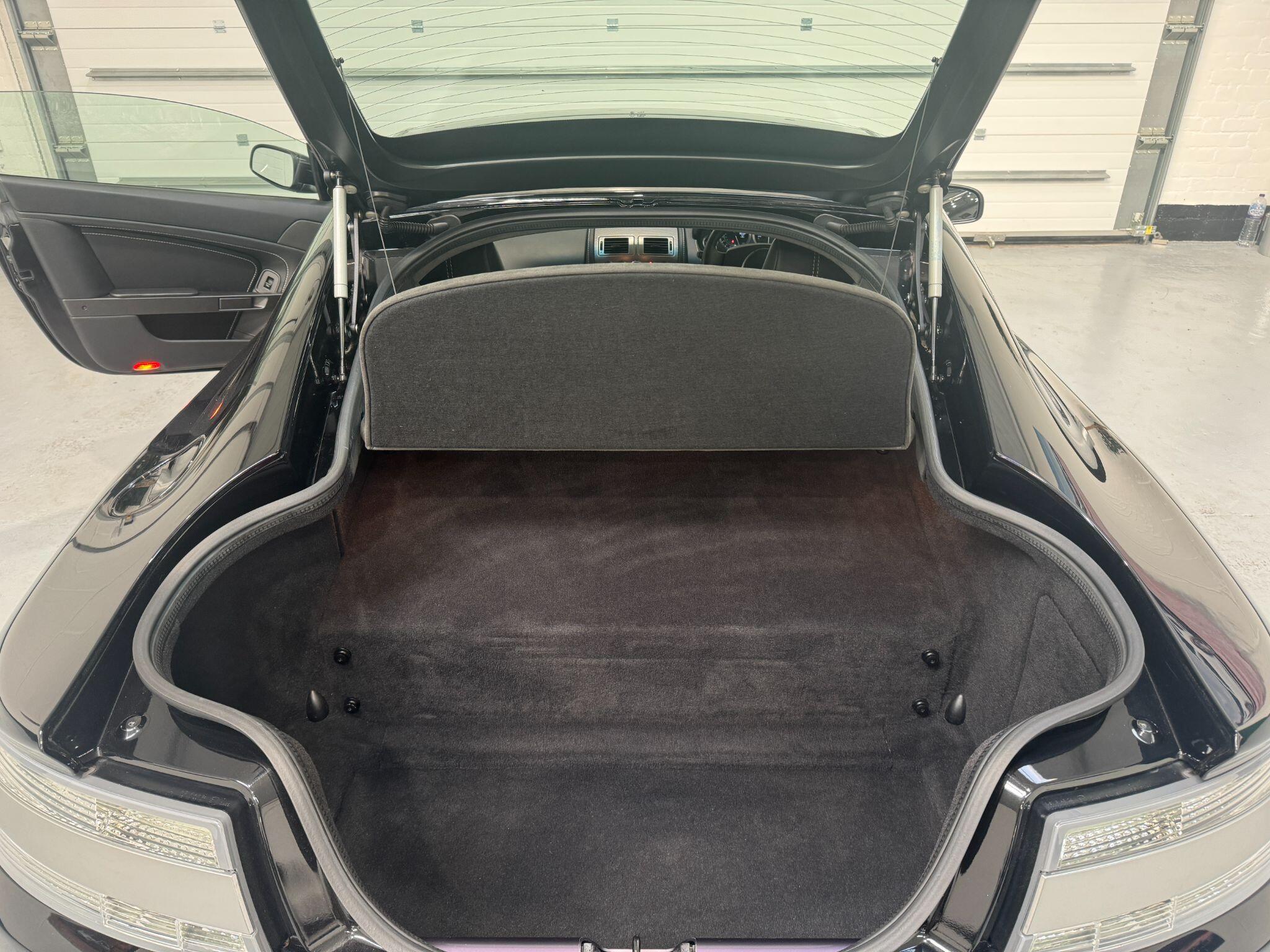 Aston Martin Vantage - Image 43