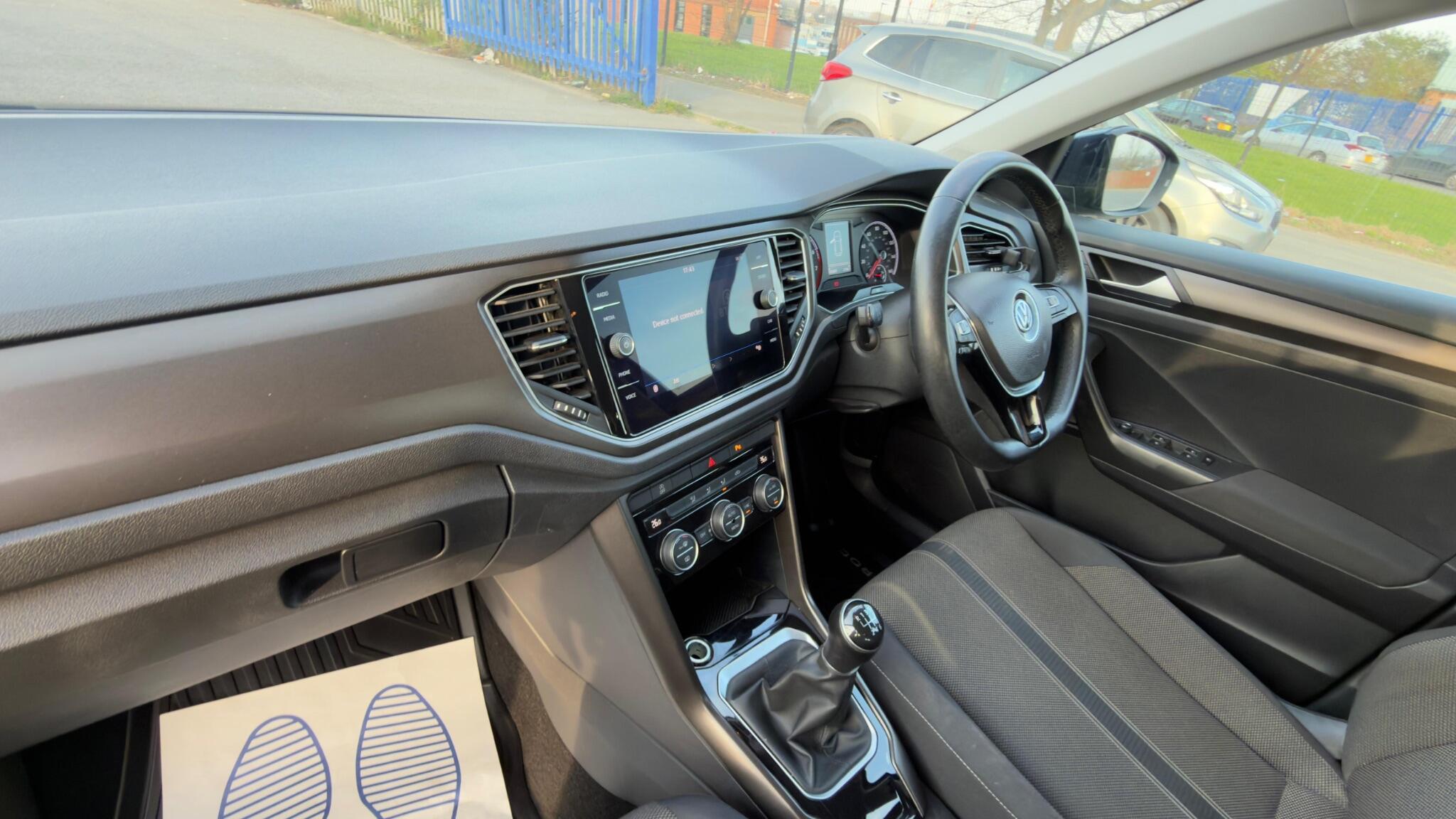 Volkswagen T-Roc - Image 15