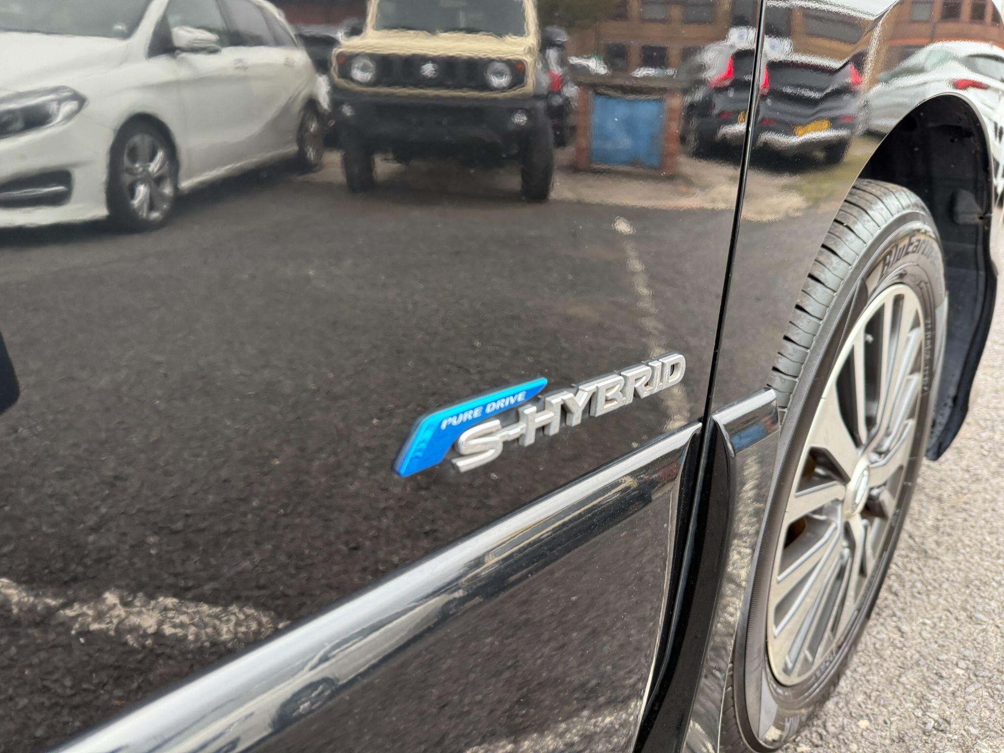 Nissan Serena - Image 18