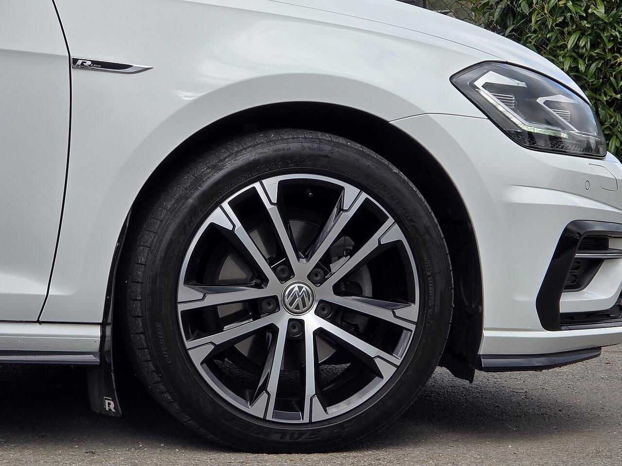 Volkswagen Golf - Image 18