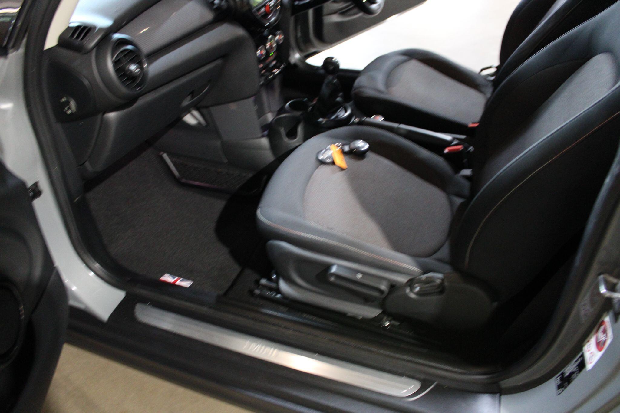 MINI Hatch - Image 20