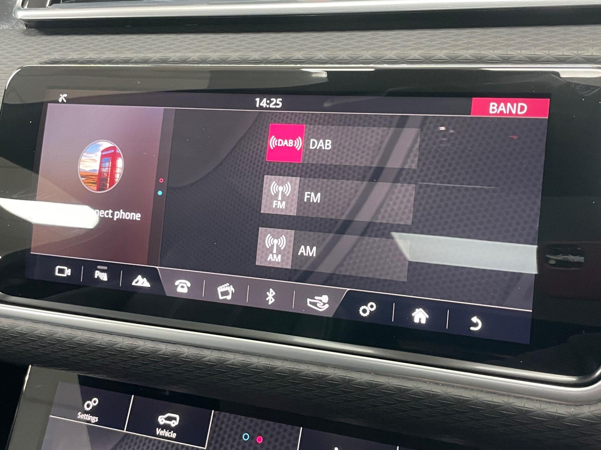 Land Rover Range Rover Velar - Image 42