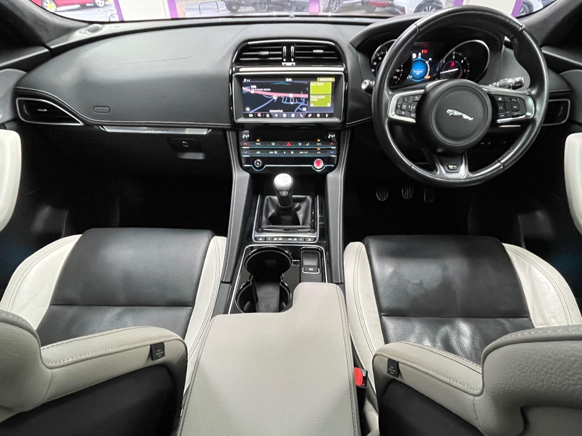 Jaguar F-Pace - Image 2