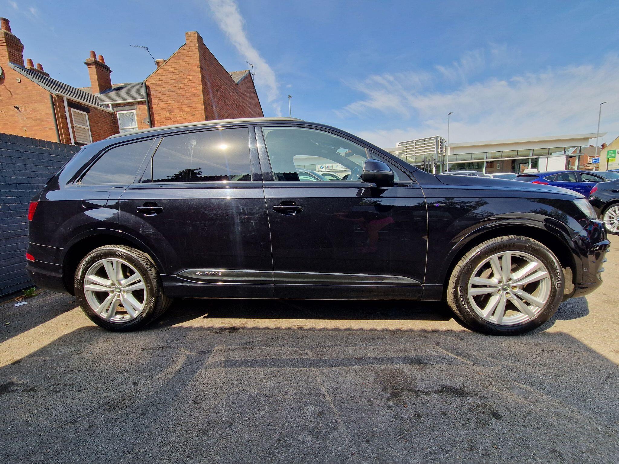 Audi Q7 - Image 18