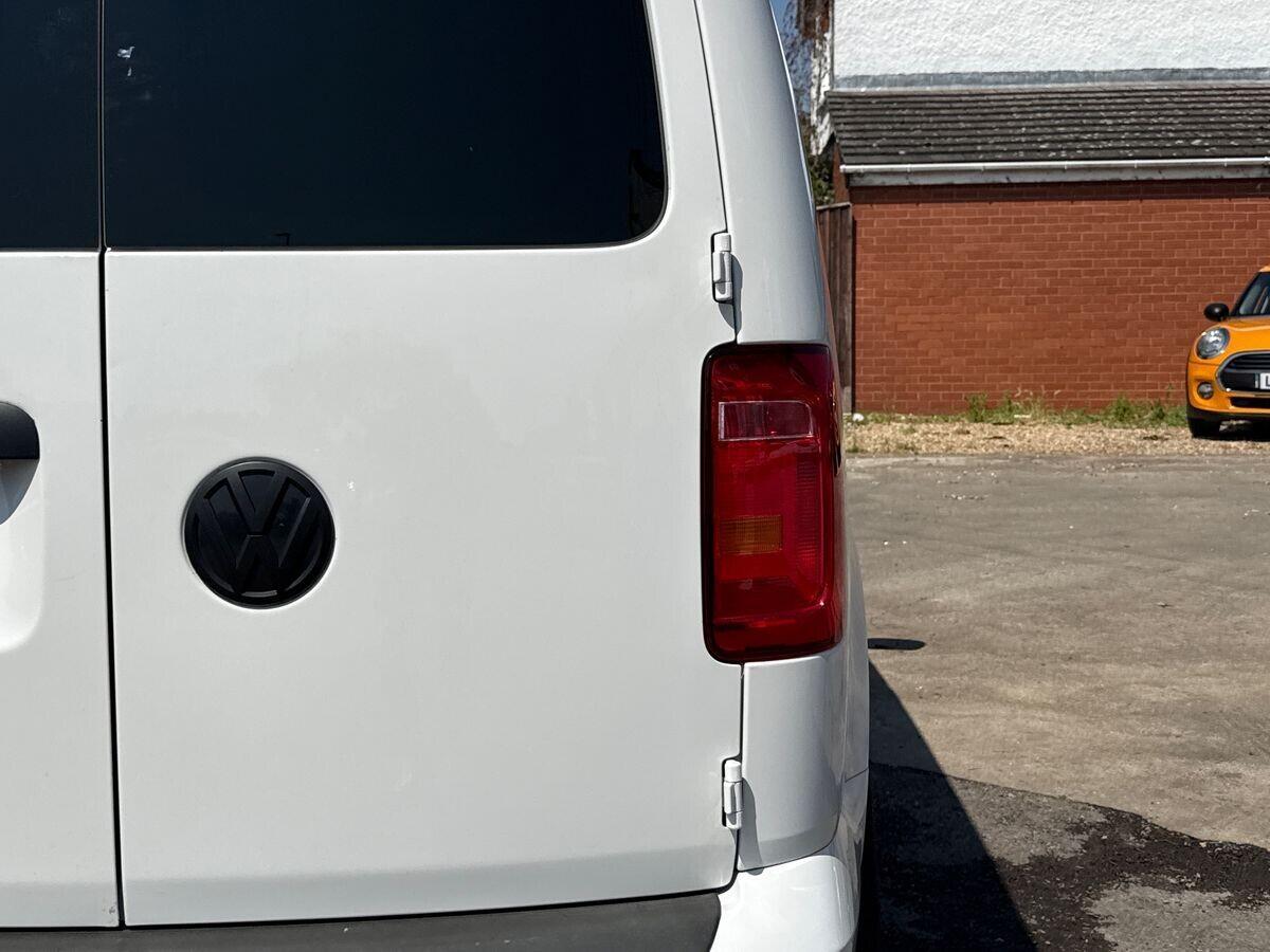 Volkswagen Caddy Maxi - Image 15