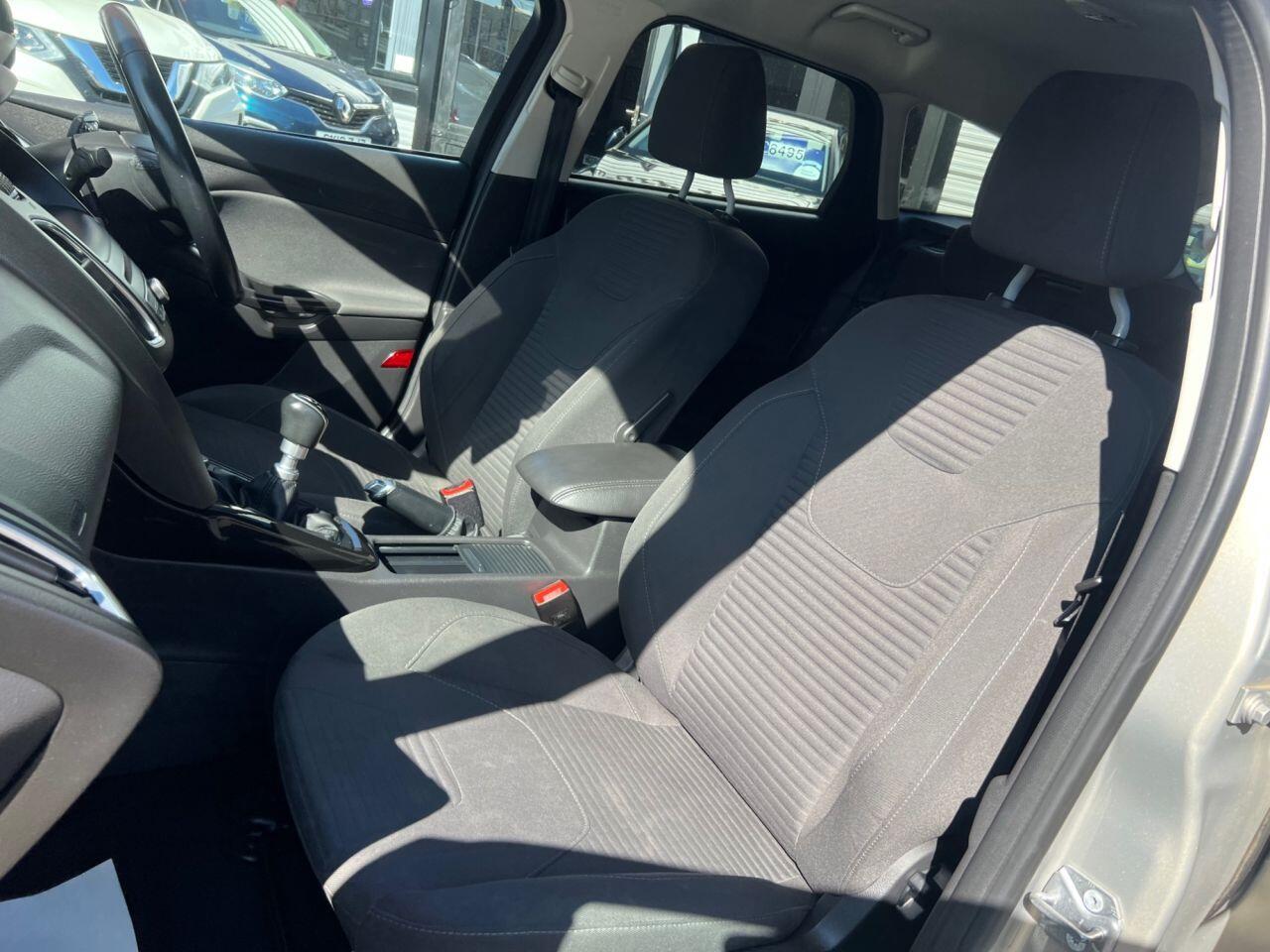 Ford Focus - Image 18