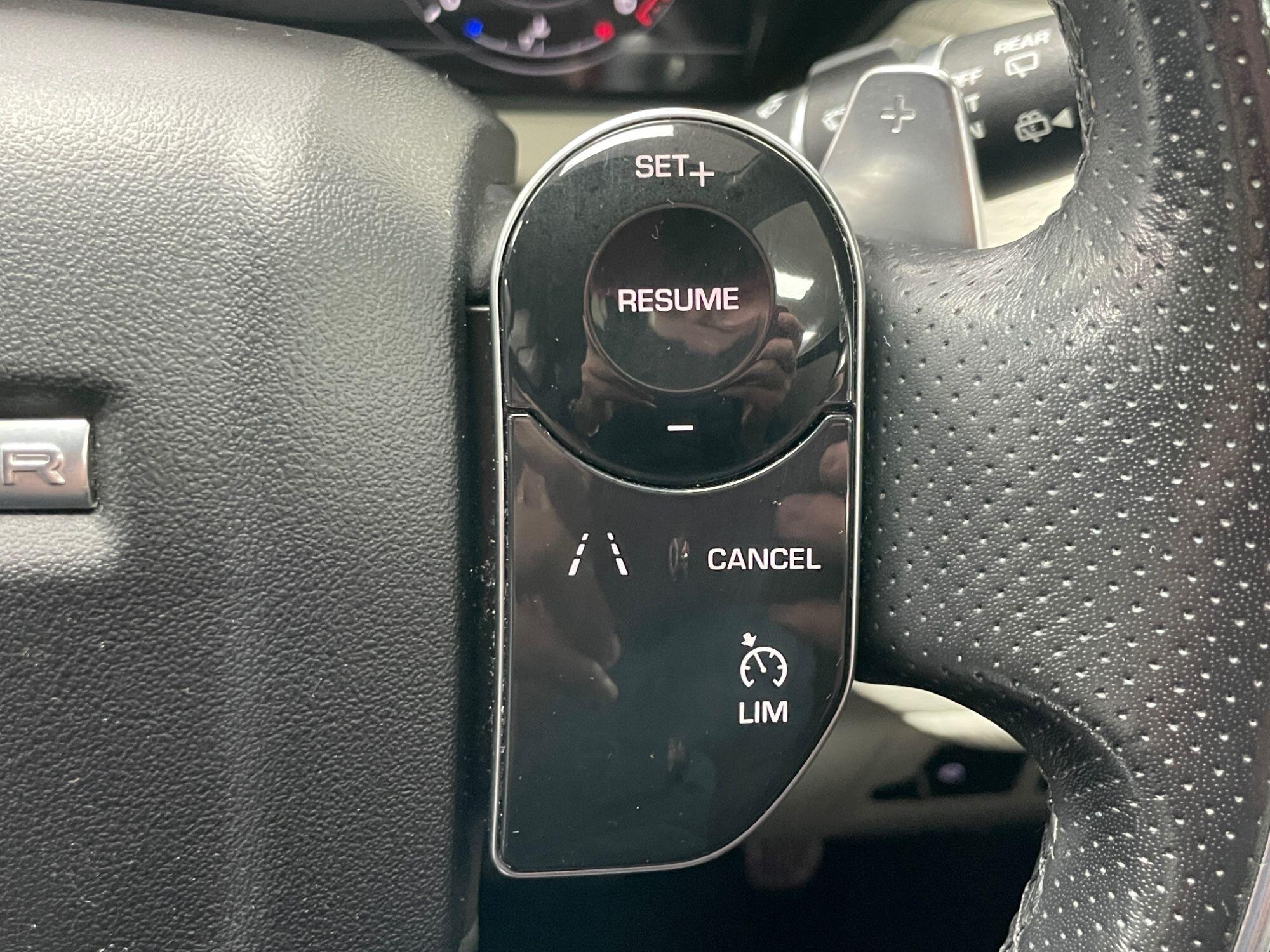 Land Rover Range Rover Velar - Image 36