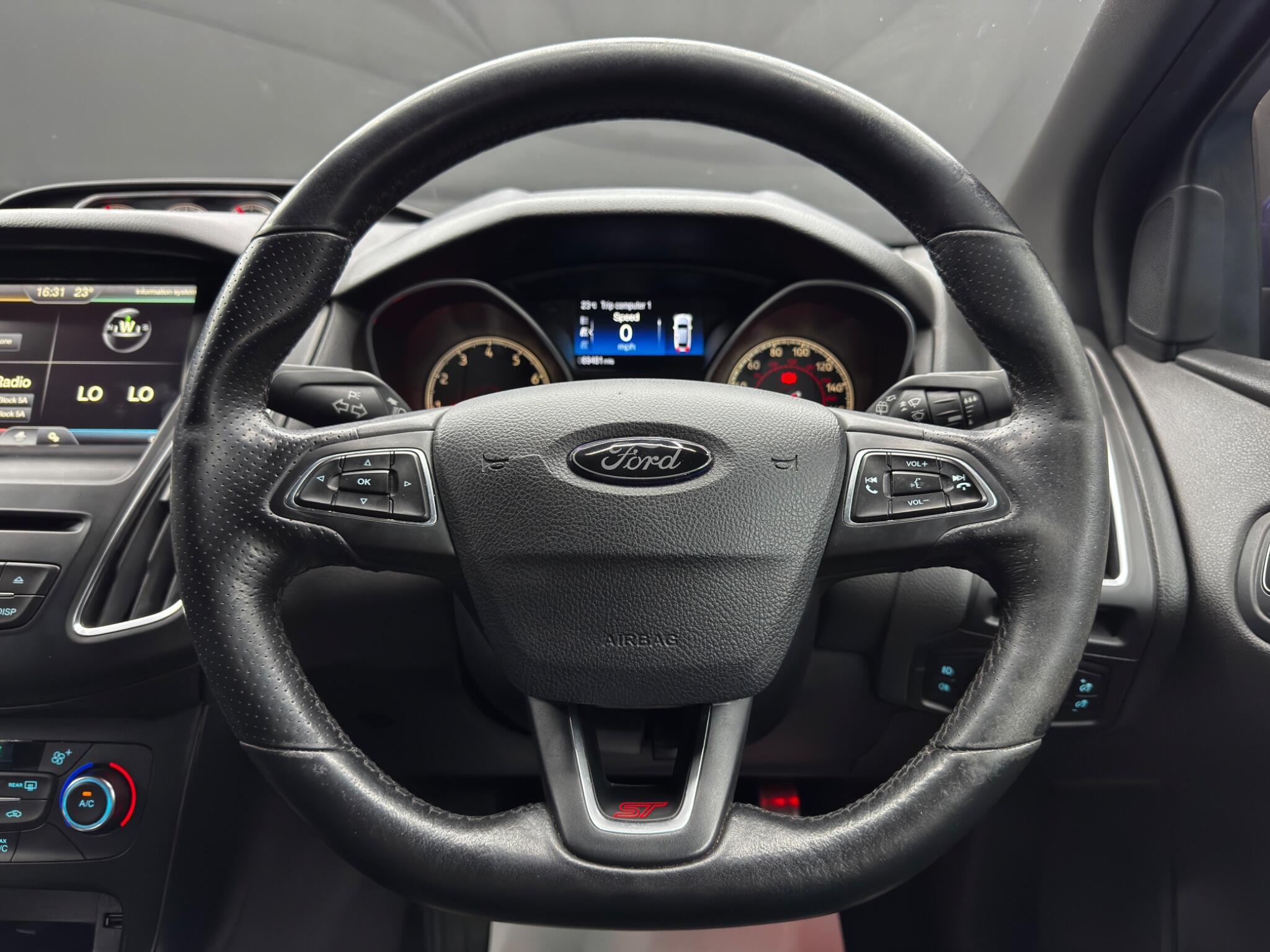 Ford Focus - Image 19