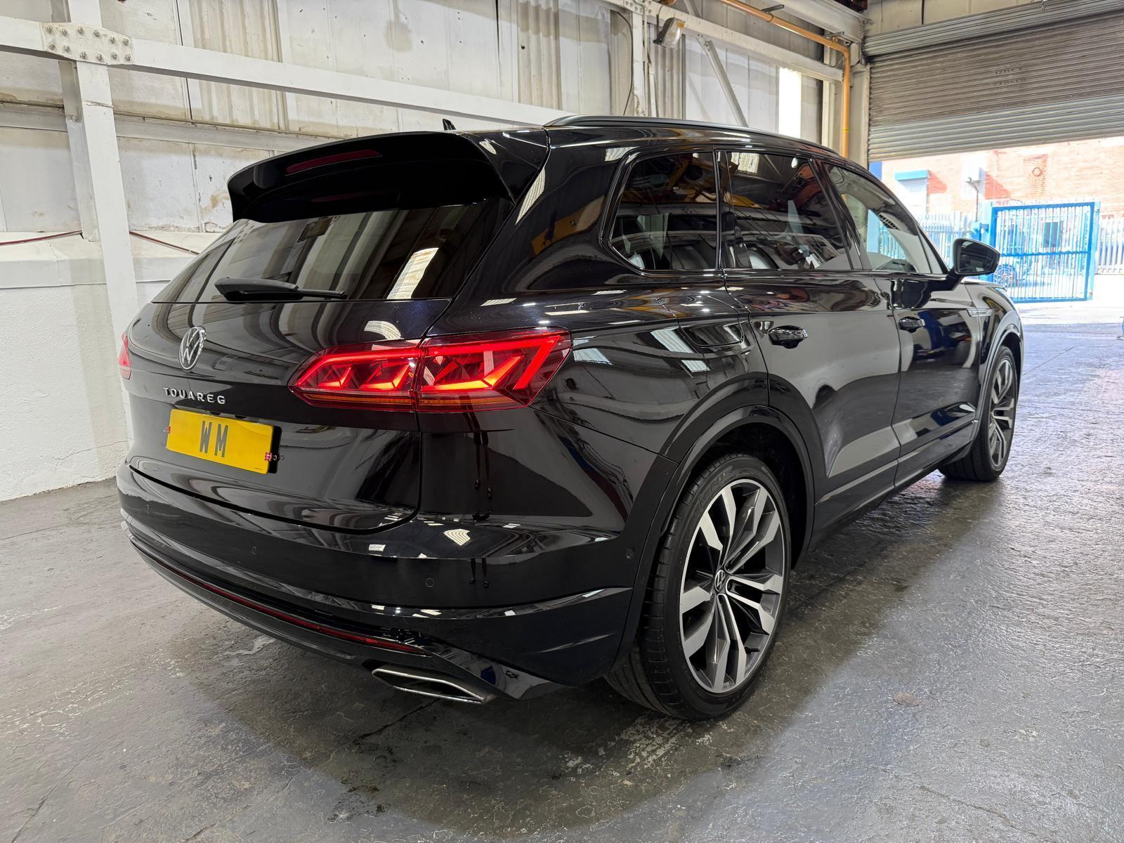 Volkswagen Touareg - Image 19