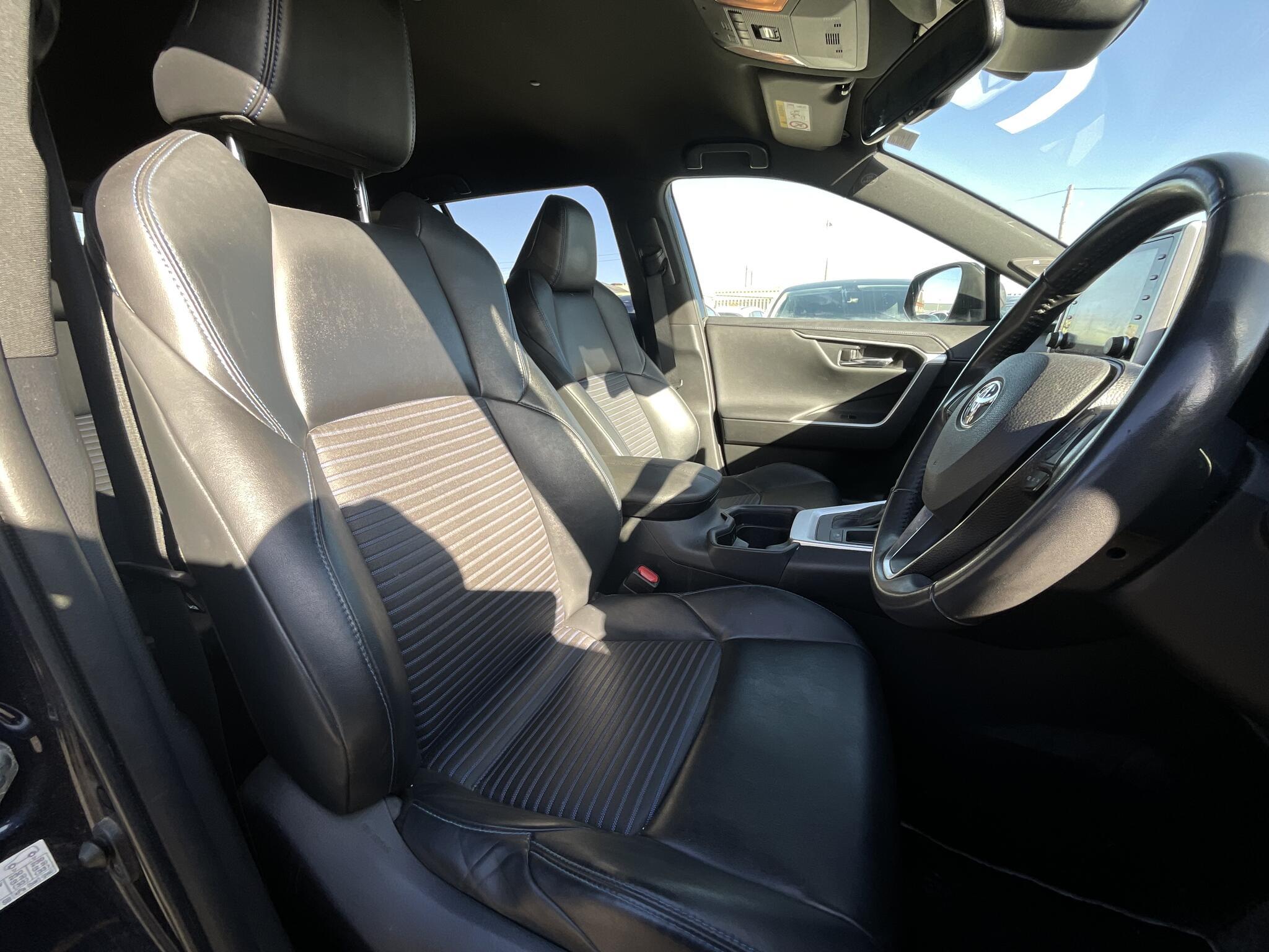 Toyota RAV4 - Image 6