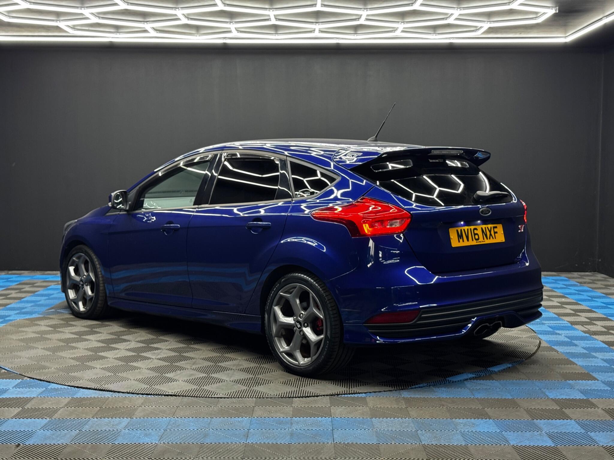 Ford Focus - Image 7