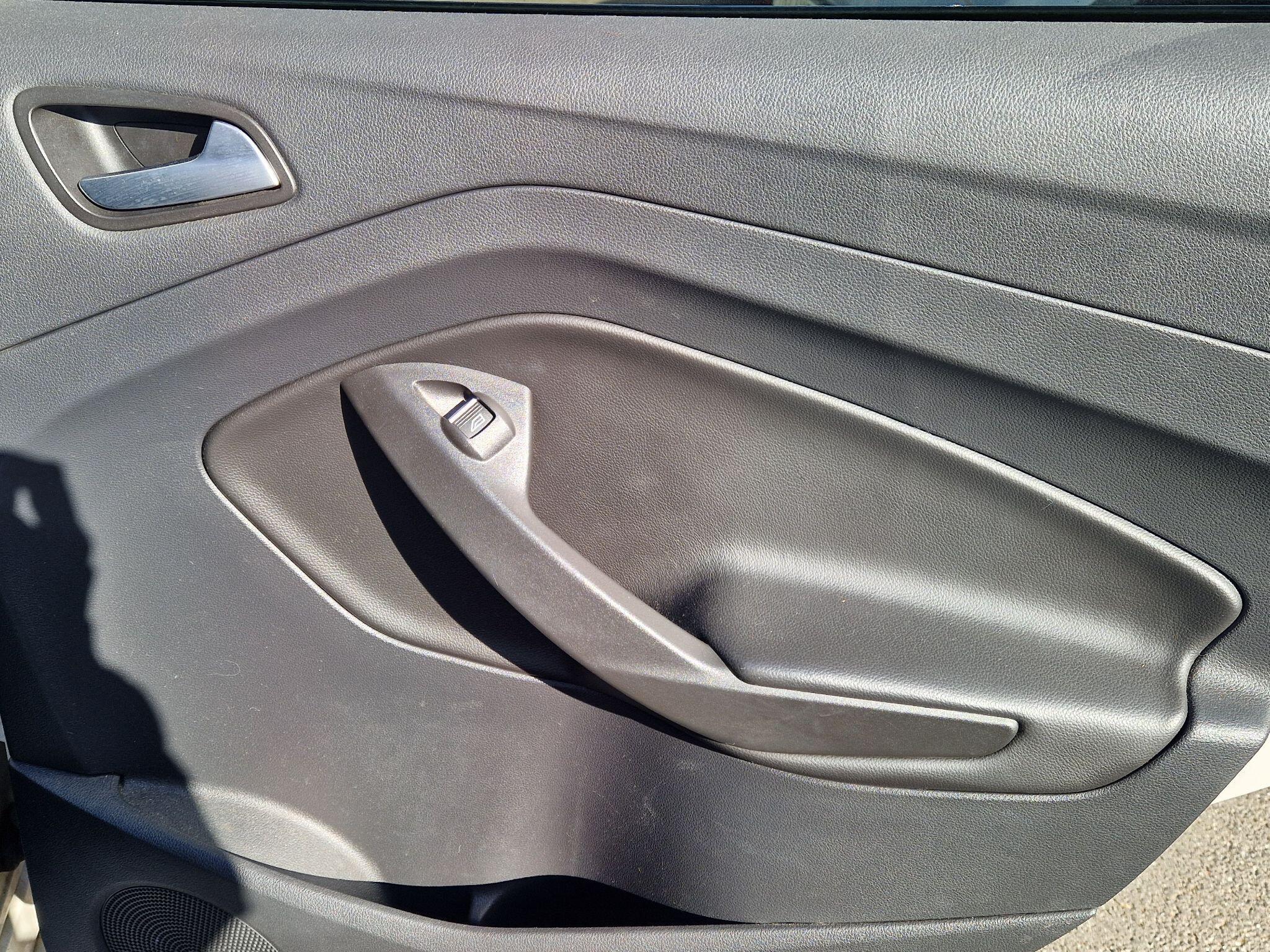 Ford Kuga - Image 34