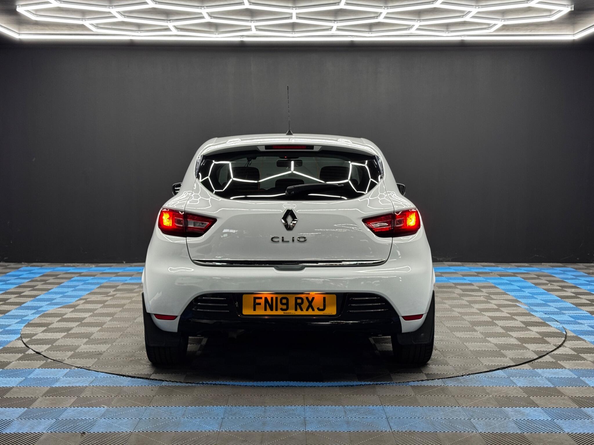 Renault Clio - Image 6