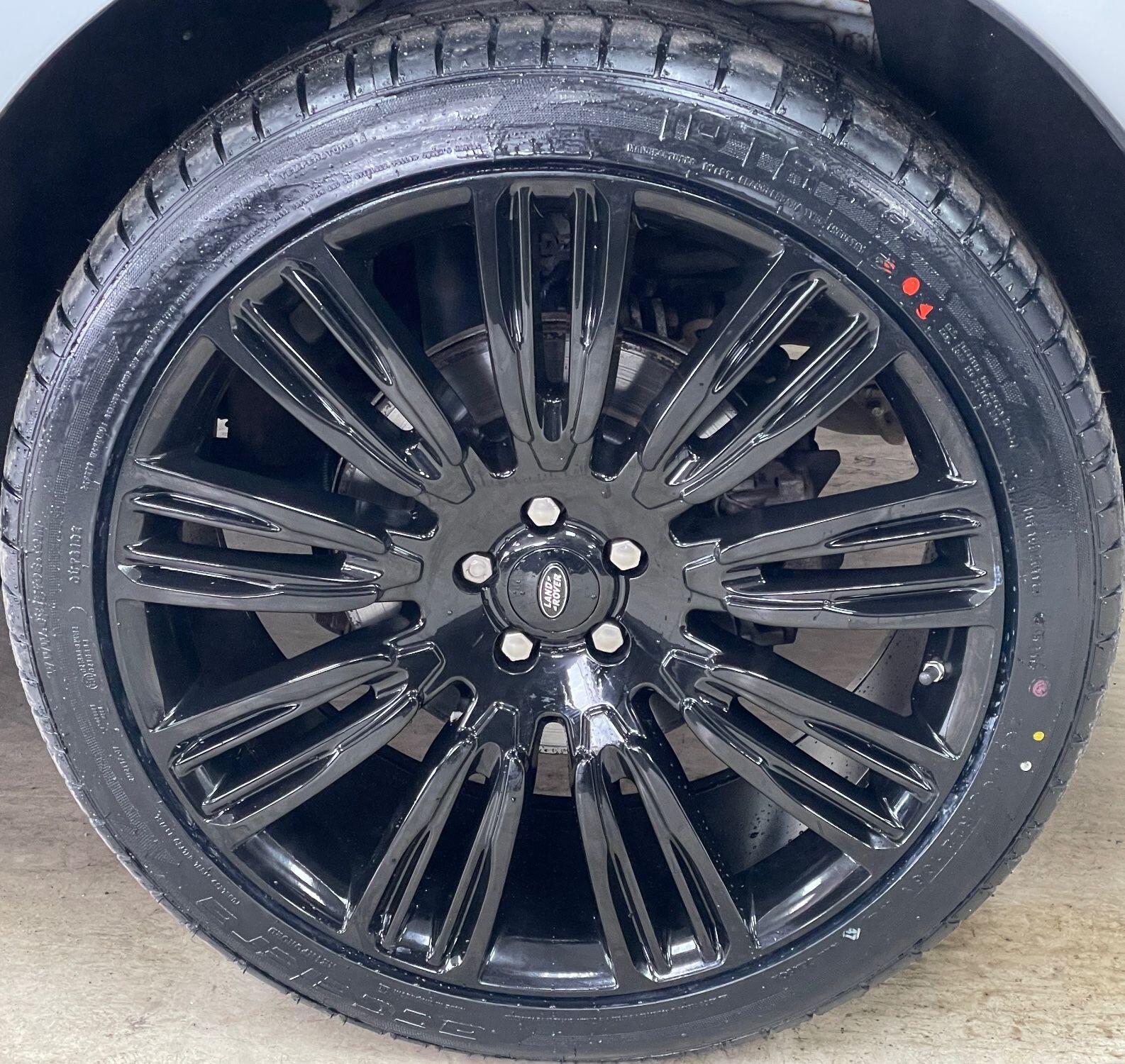 Land Rover Range Rover Velar - Image 17