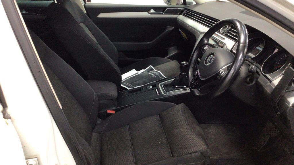 Volkswagen Passat - Image 3
