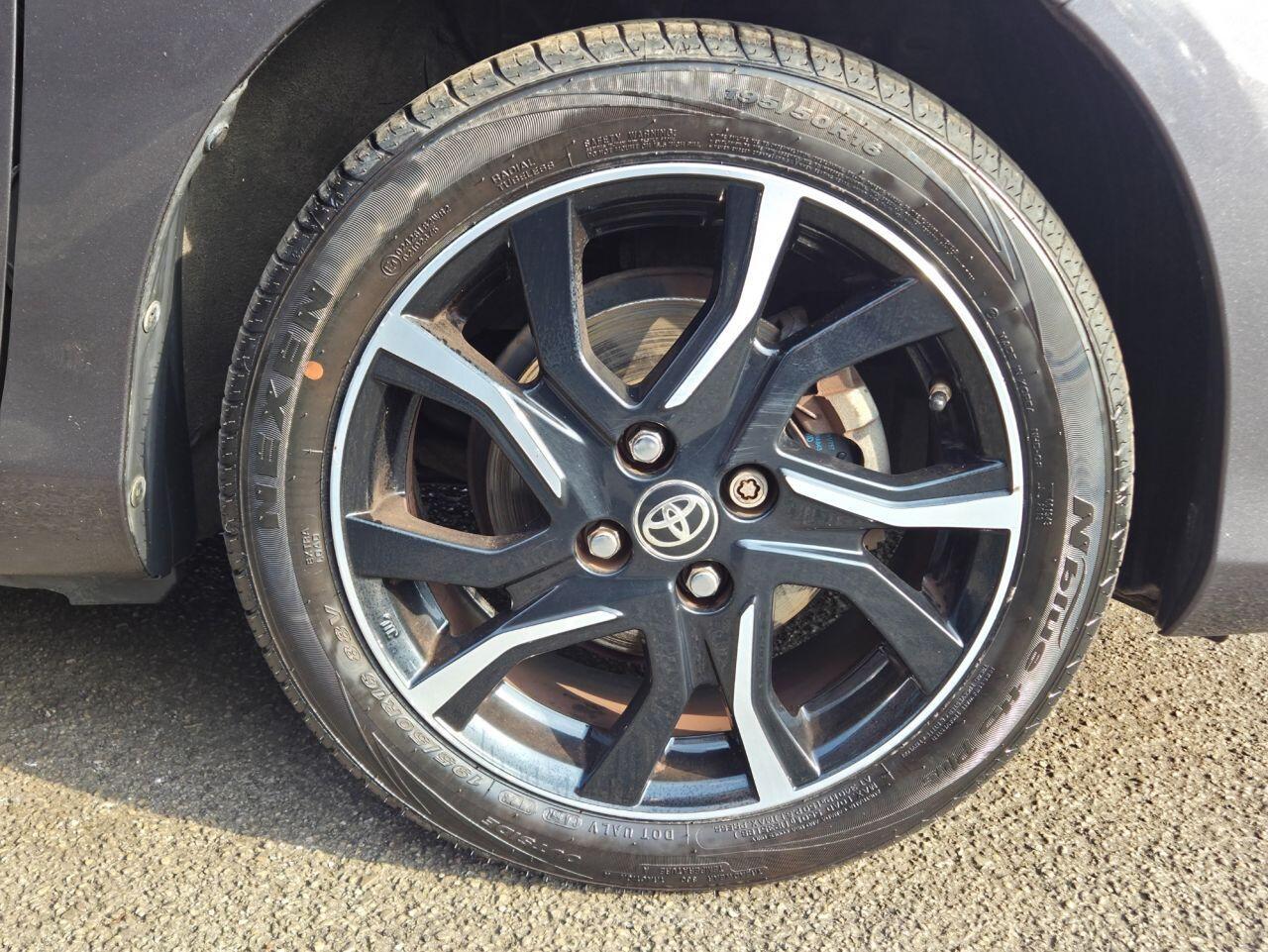 Toyota Yaris - Image 35