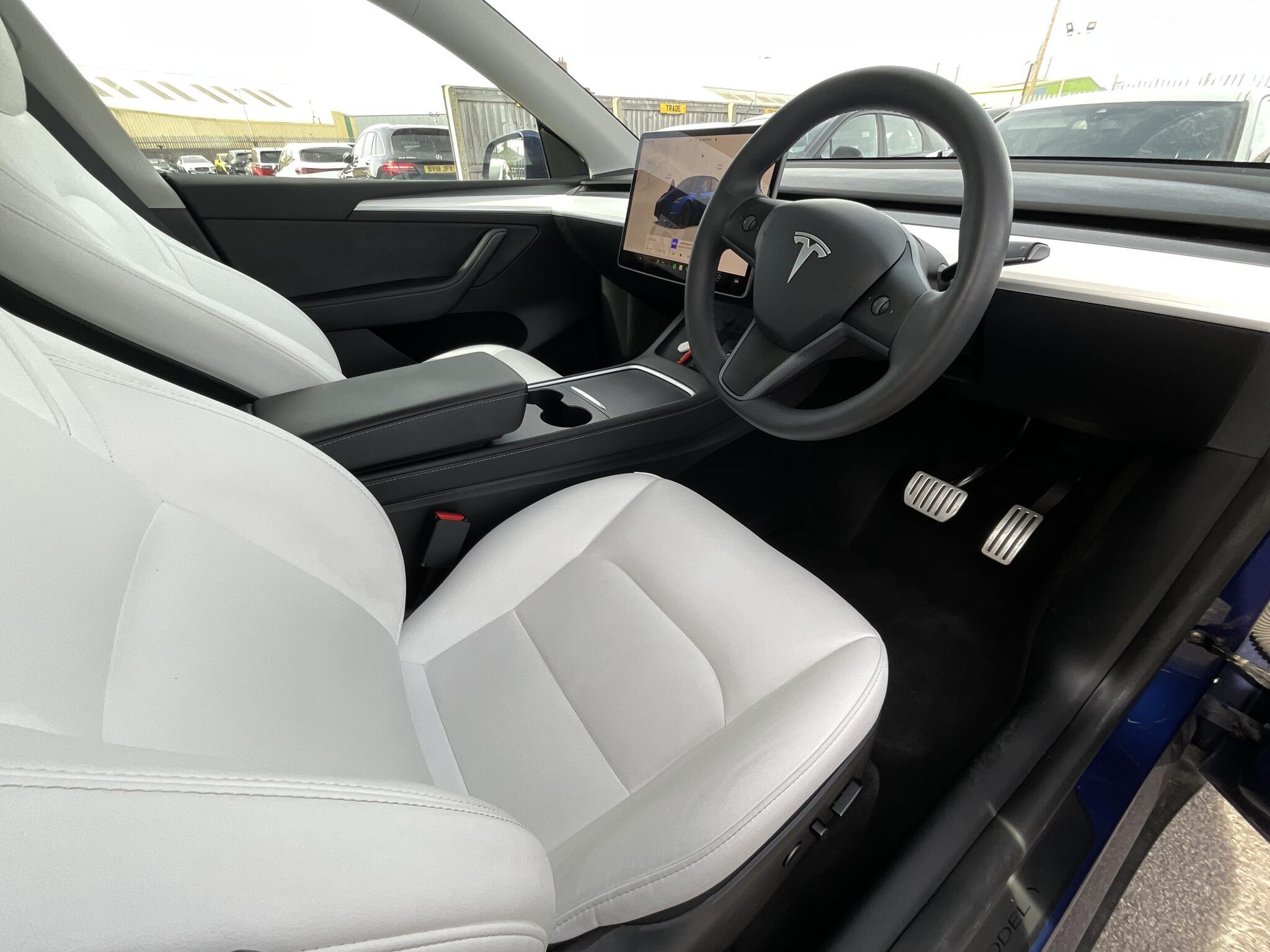 Tesla Model Y - Image 8