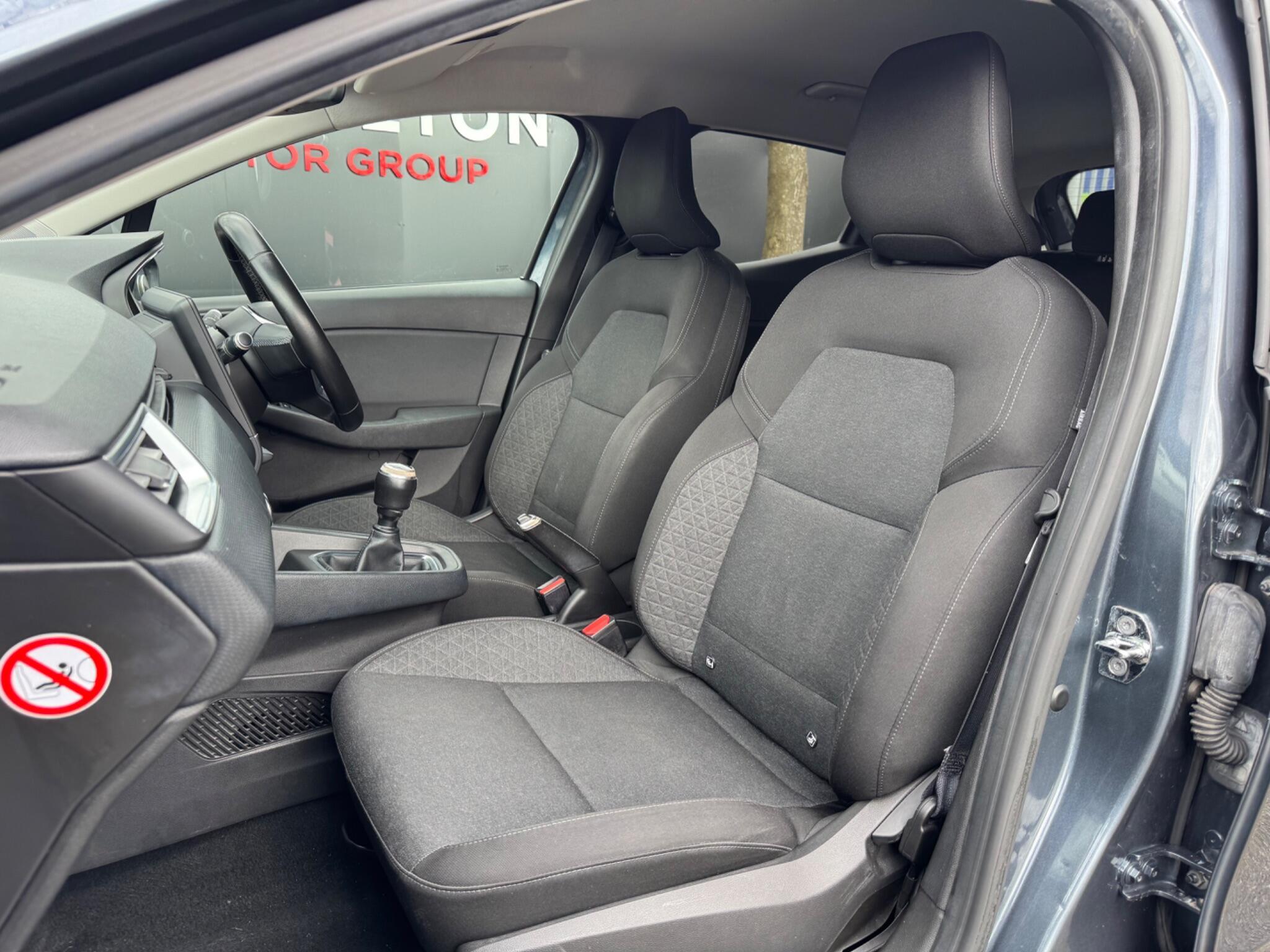 Renault Clio - Image 17