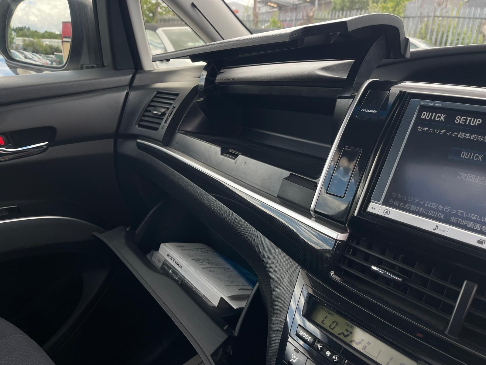 Toyota Estima Aeras G - Image 14
