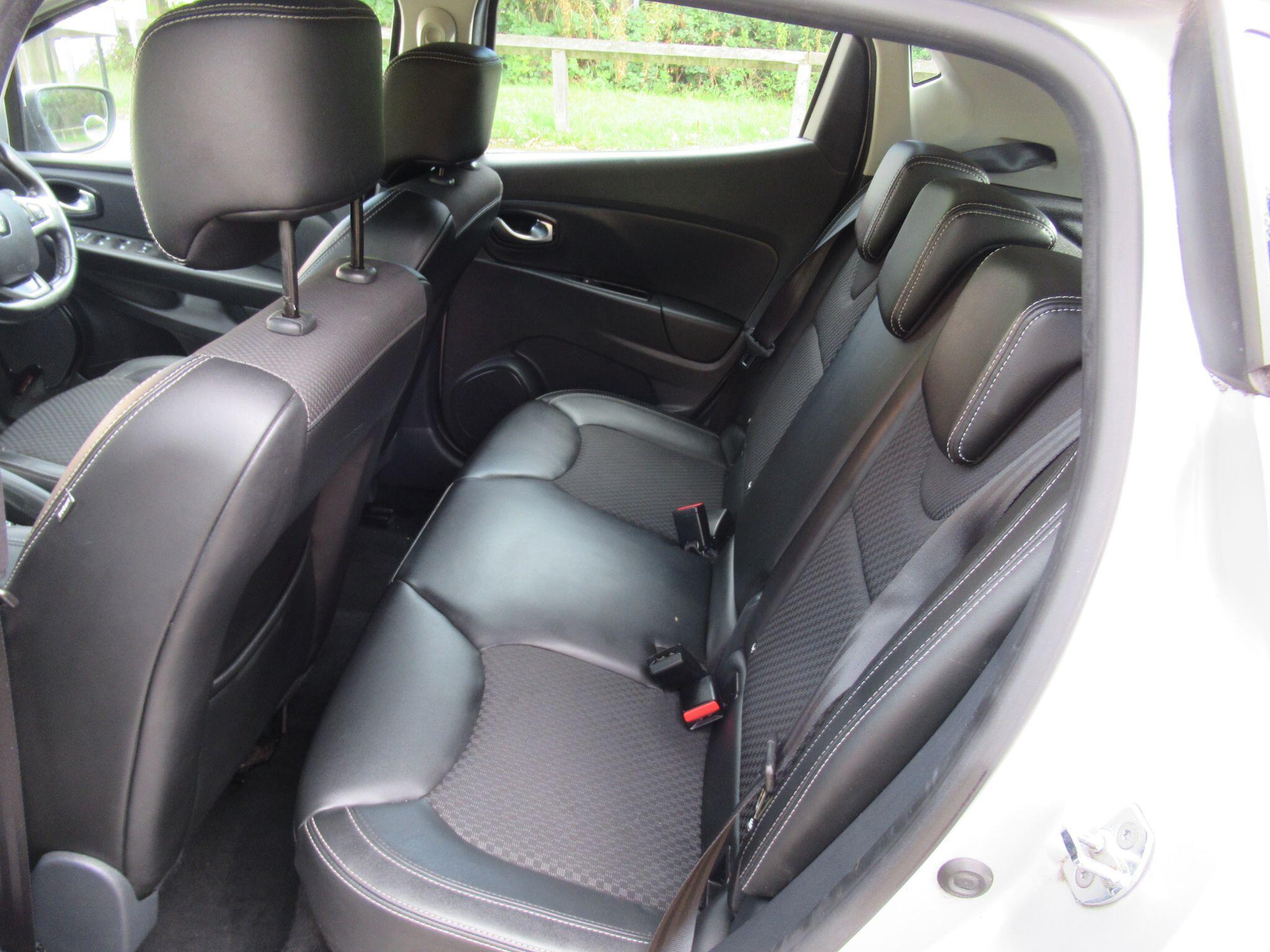 Renault Clio - Image 13