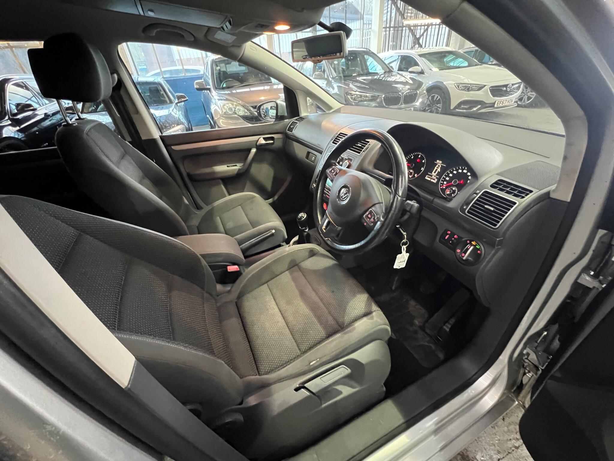 Volkswagen Touran - Image 18