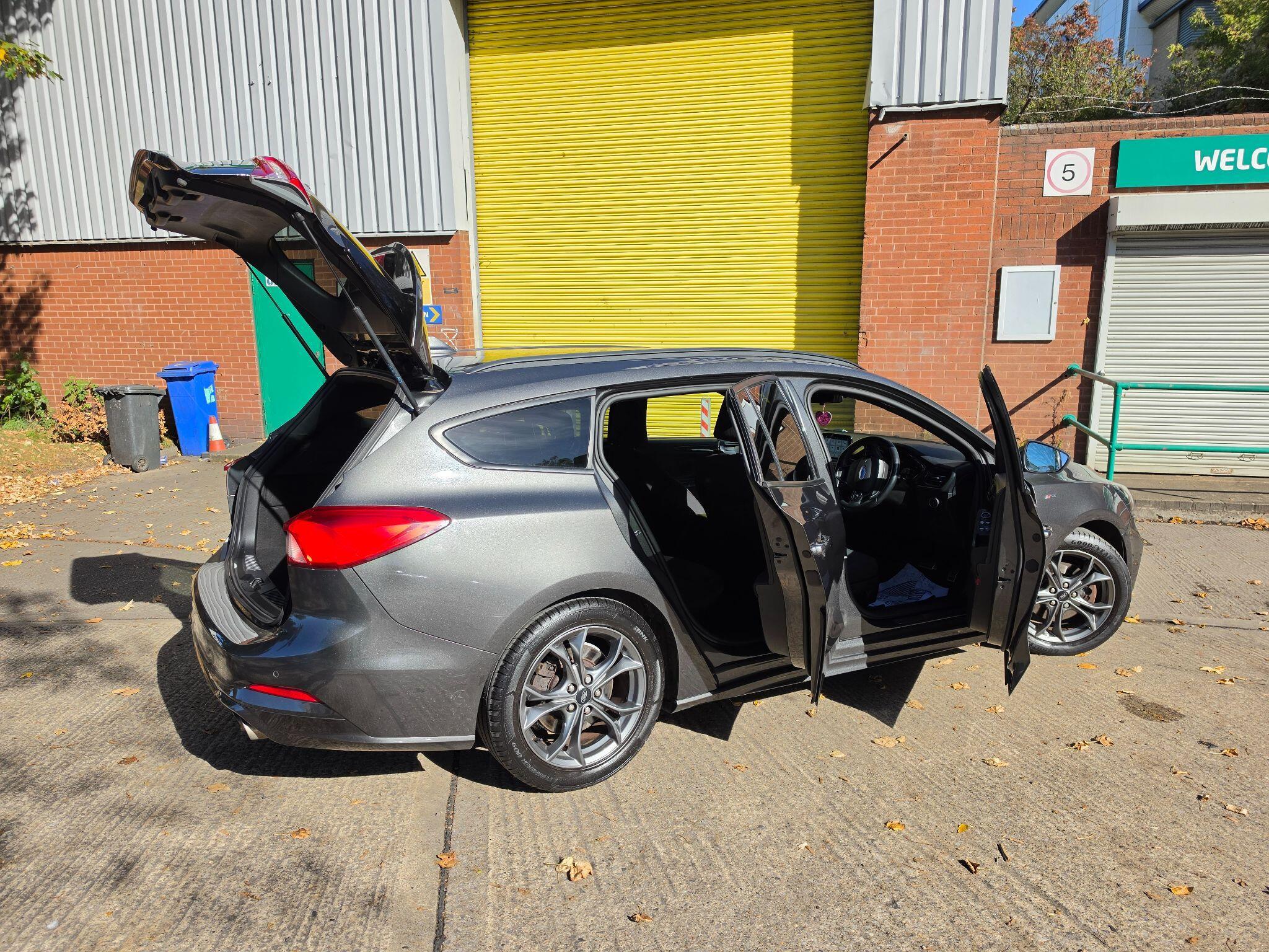 Ford Focus - Image 8