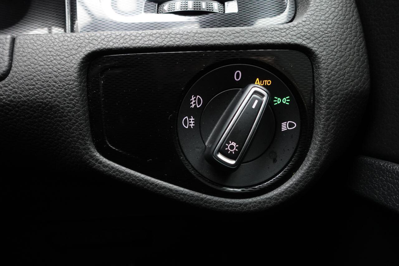 Volkswagen Golf - Image 53